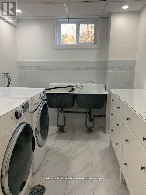 2037 Lynchmere Avenue, Mississauga, ON - Indoor Photo Showing Laundry Room