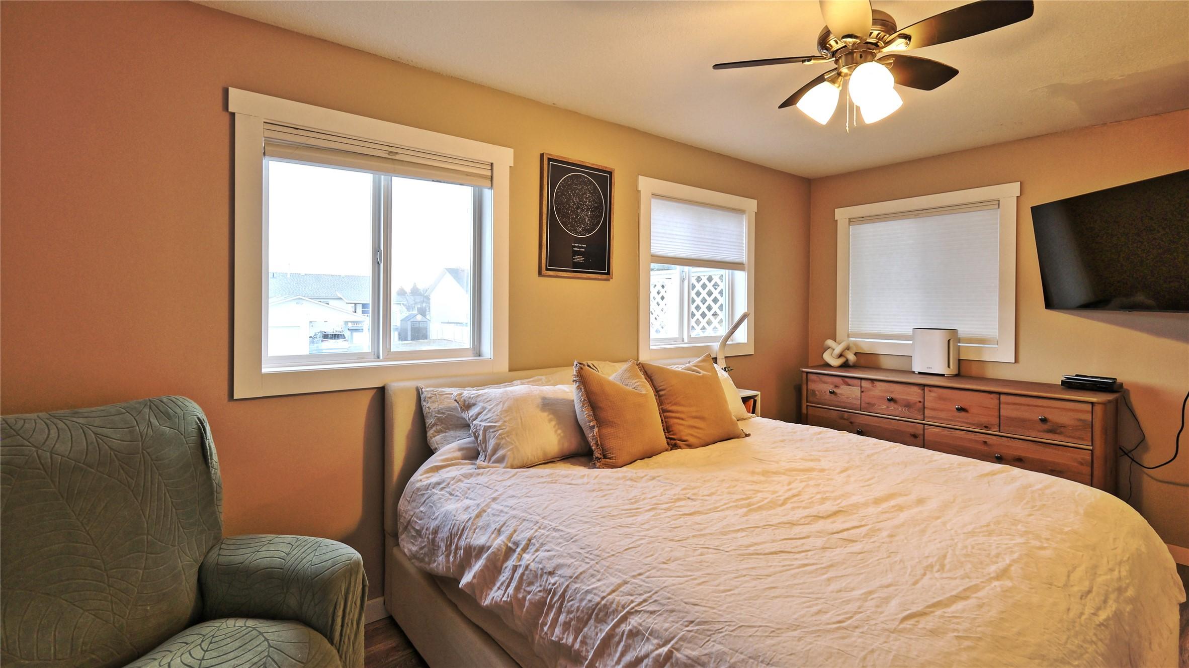 208 8Th Street, Cranbrook, BC - Indoor Photo Showing Bedroom