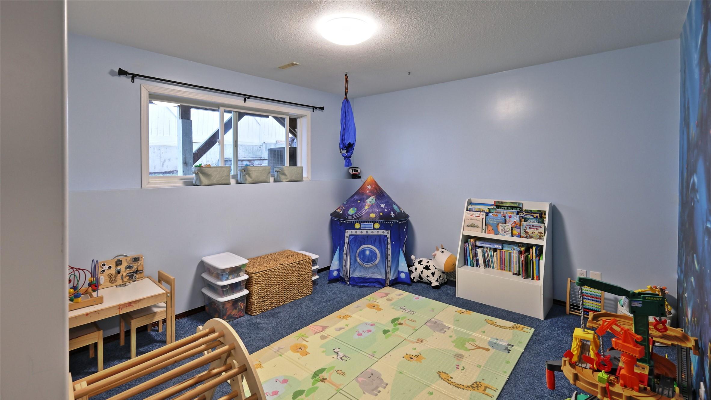208 8Th Street, Cranbrook, BC - Indoor Photo Showing Other Room