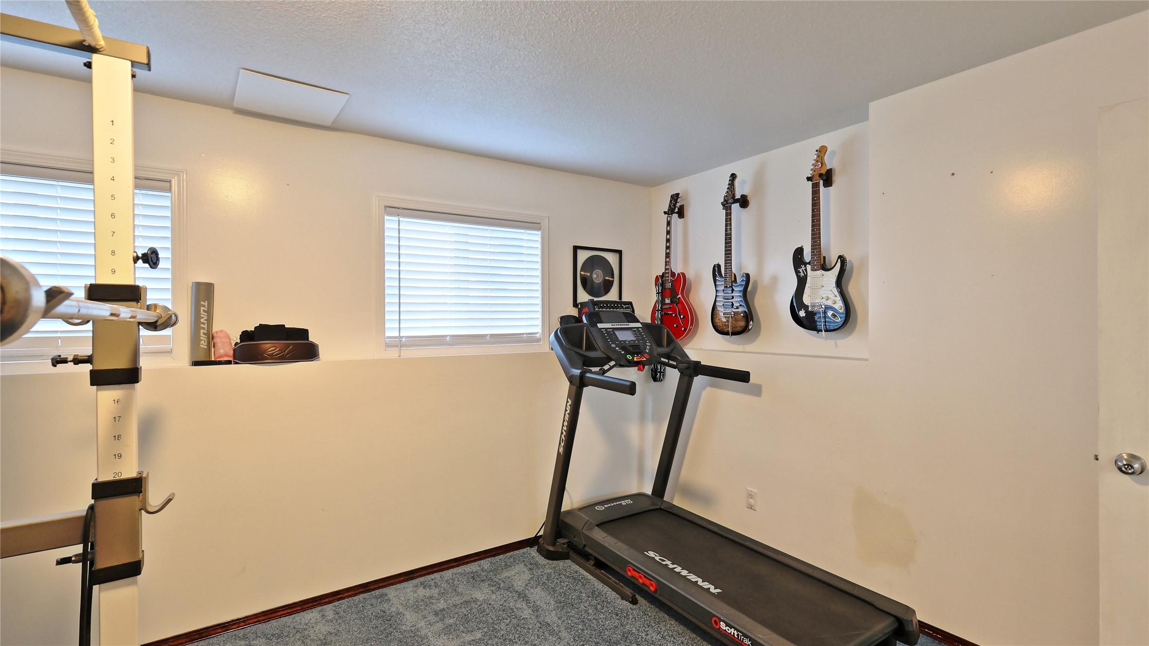 208 8Th Street, Cranbrook, BC - Indoor Photo Showing Gym Room