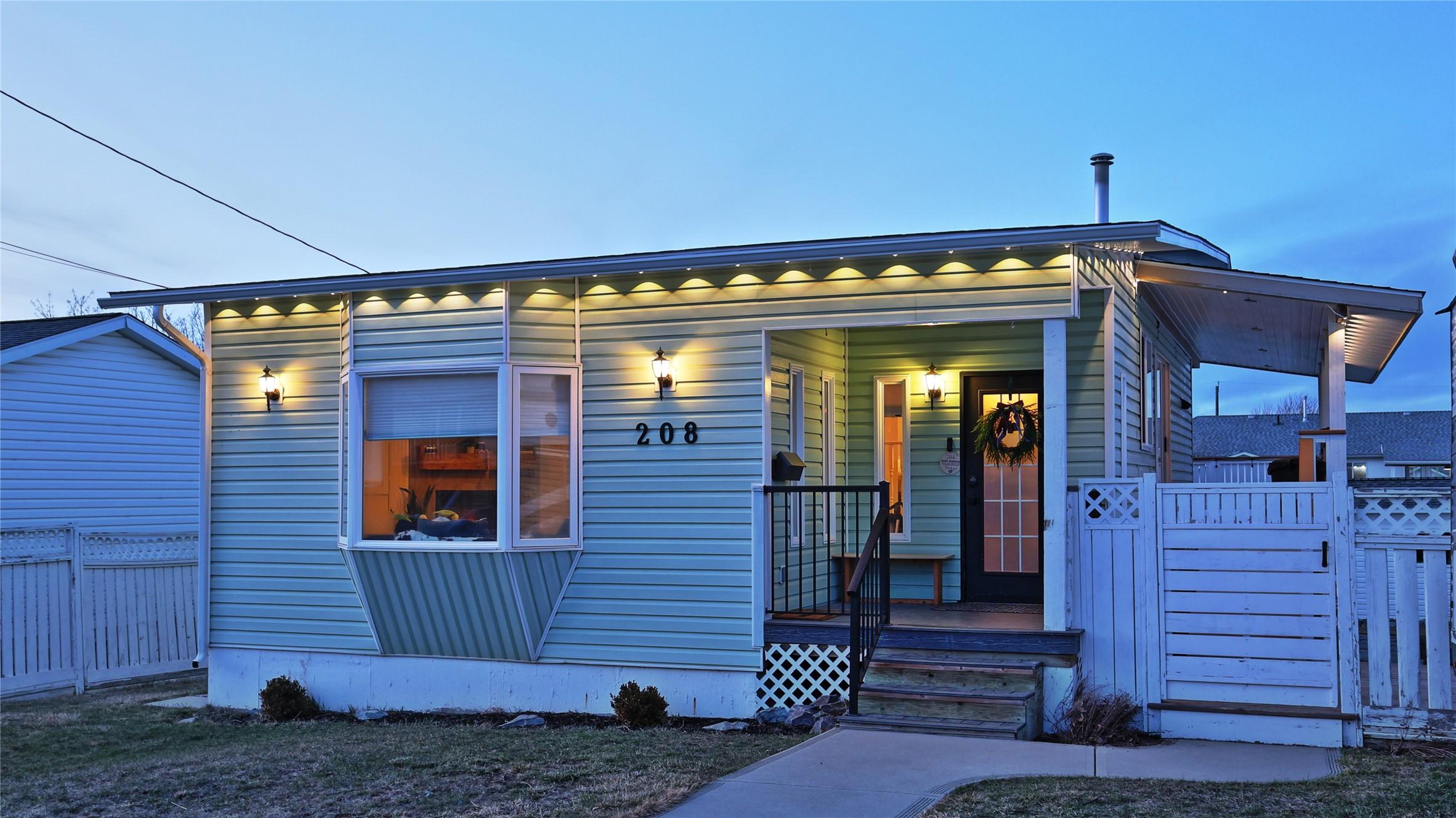 208 8Th Street, Cranbrook, BC - Outdoor With Deck Patio Veranda