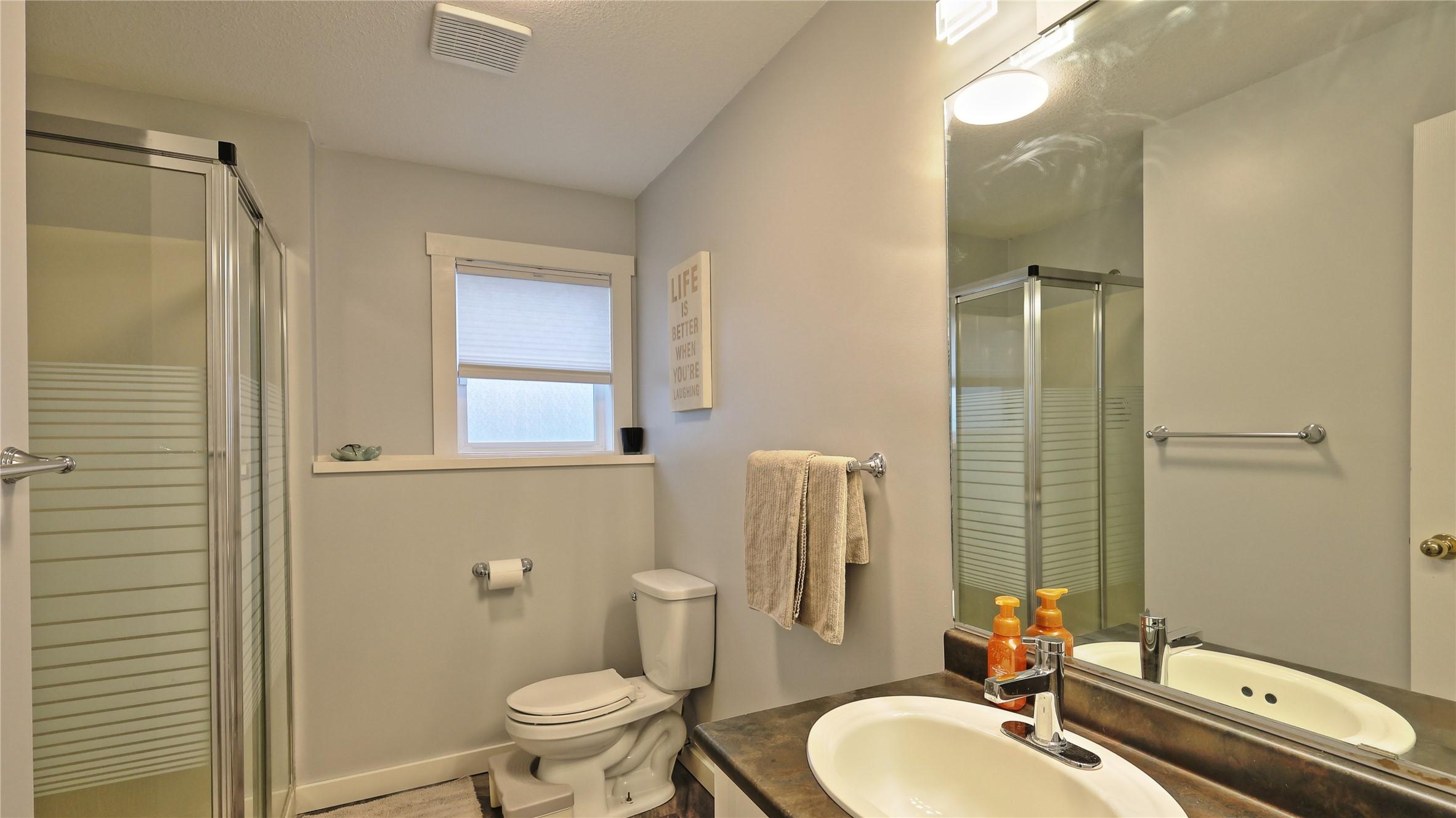 208 8Th Street, Cranbrook, BC - Indoor Photo Showing Bathroom