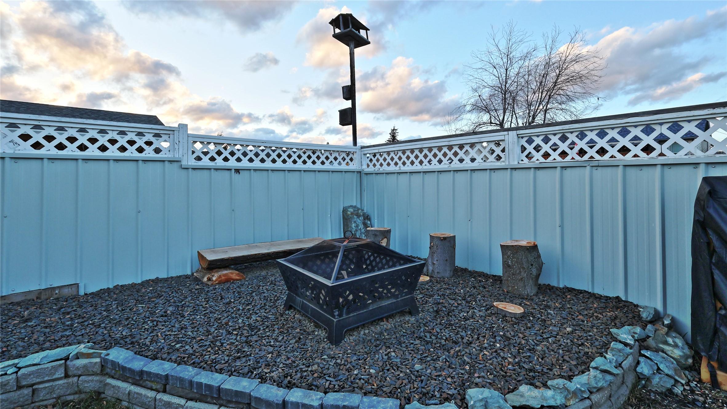 208 8Th Street, Cranbrook, BC - Outdoor