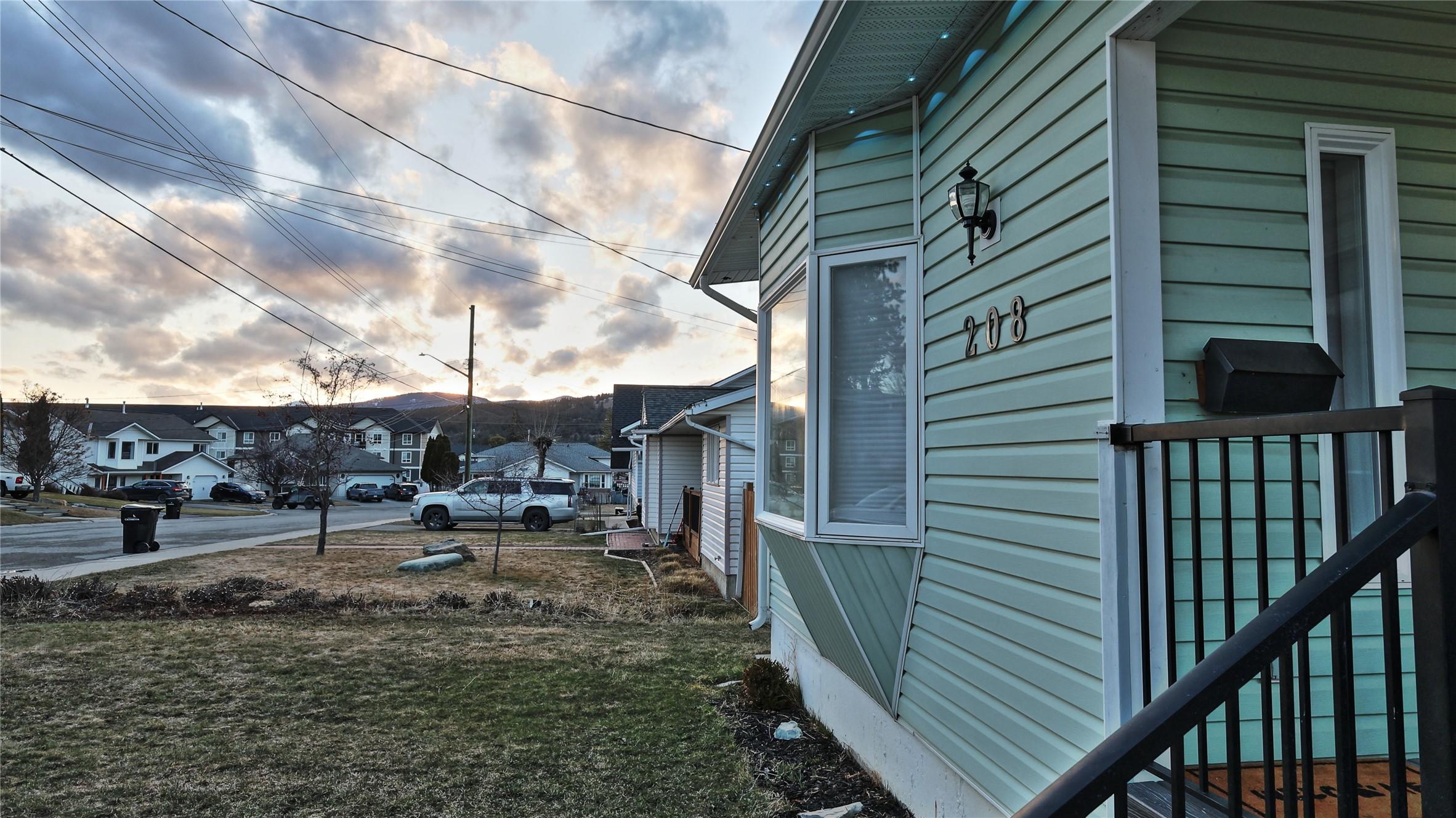 208 8Th Street, Cranbrook, BC - Outdoor