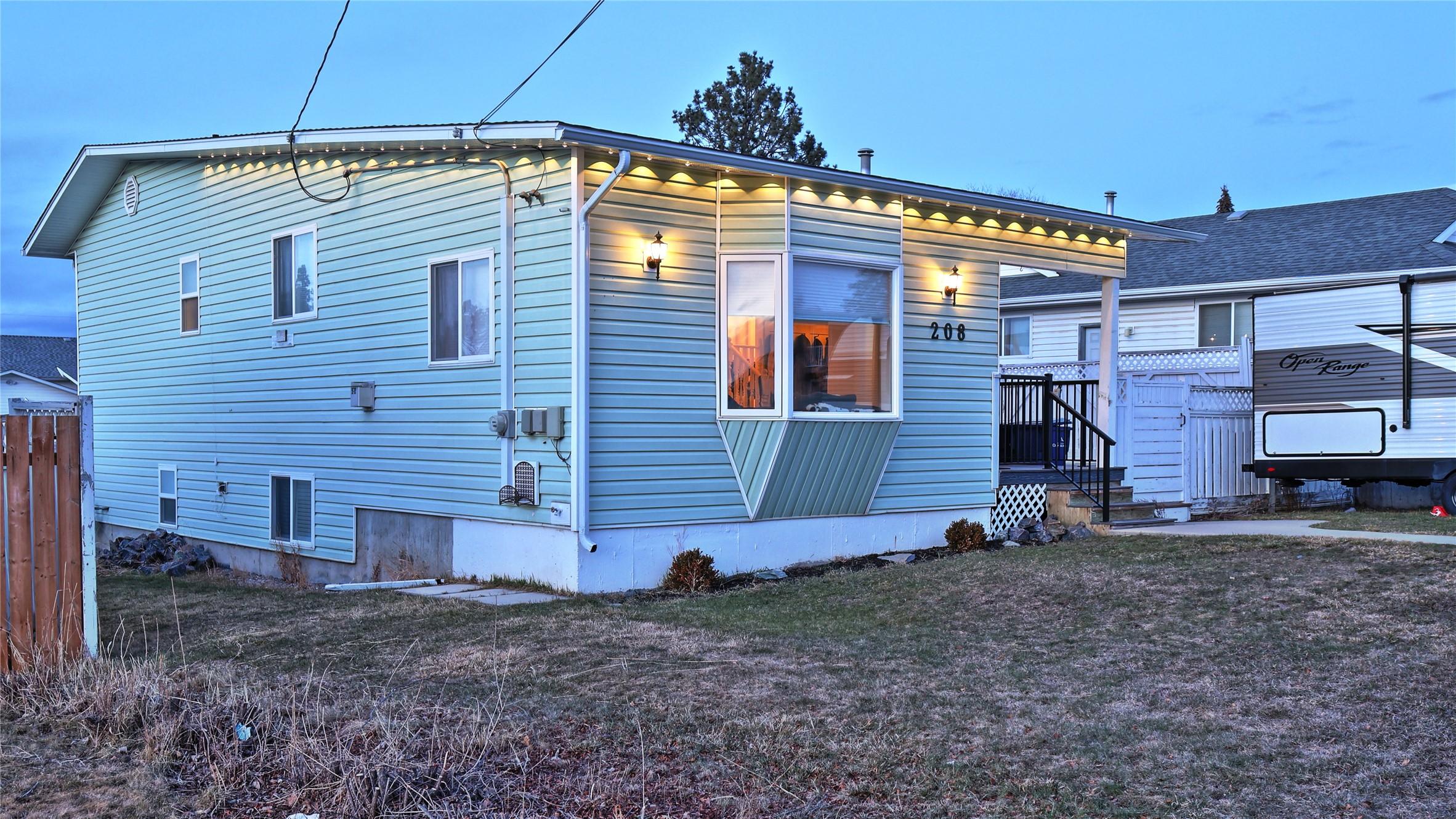 208 8Th Street, Cranbrook, BC - Outdoor