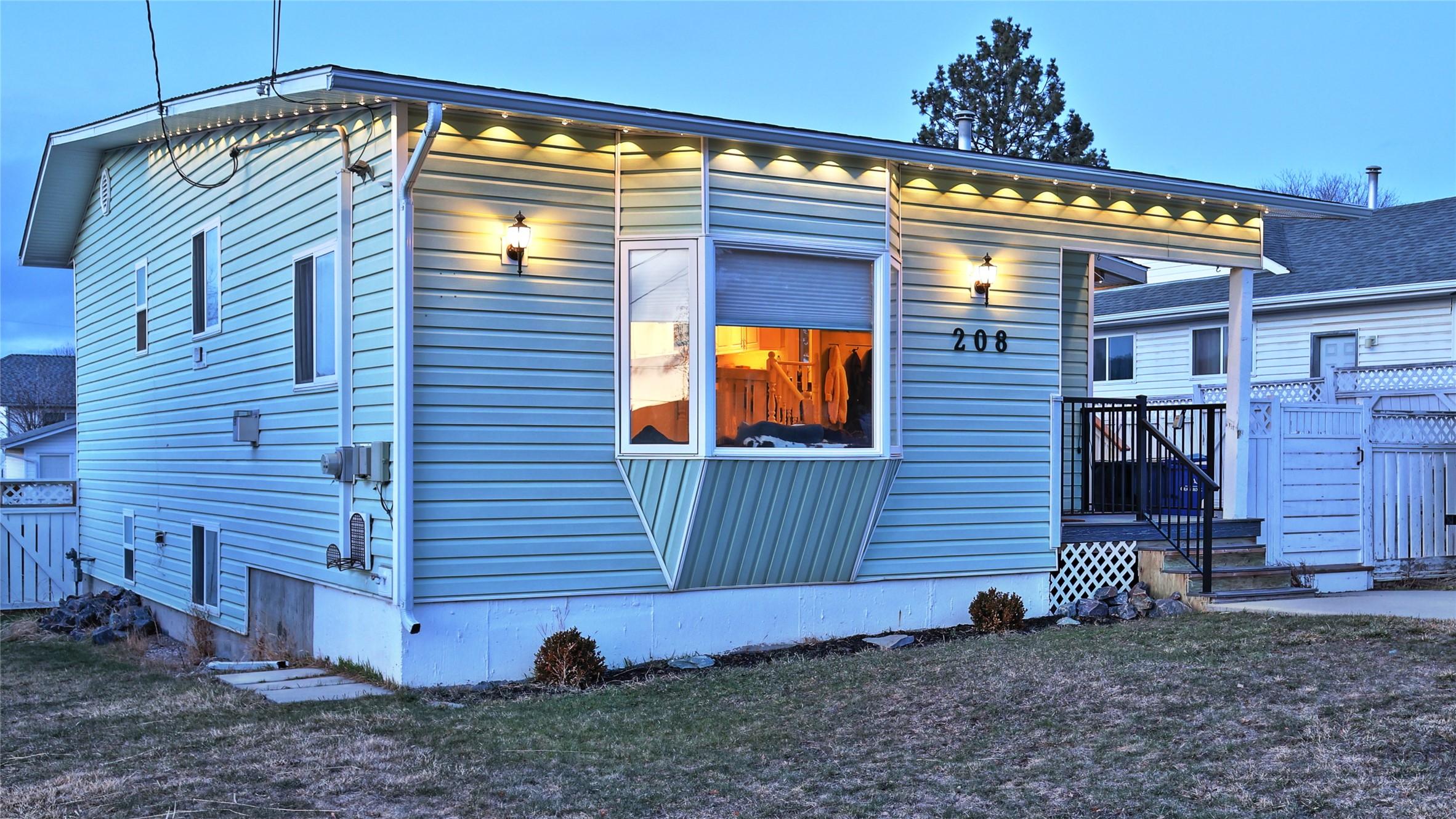 208 8Th Street, Cranbrook, BC - Outdoor