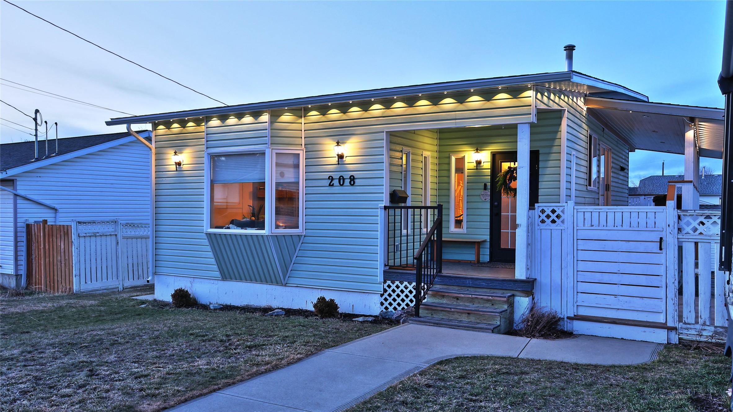 208 8Th Street, Cranbrook, BC - Outdoor