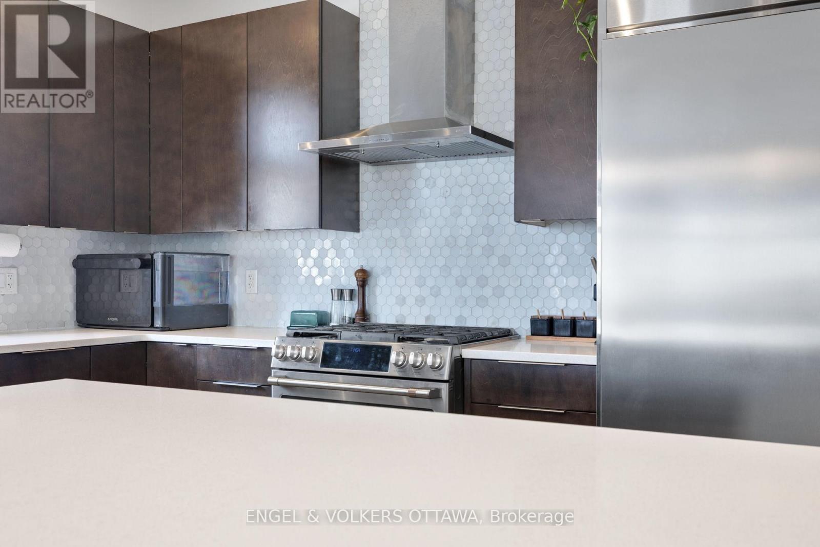 157 Avro Circle, Ottawa, ON - Indoor Photo Showing Kitchen With Upgraded Kitchen