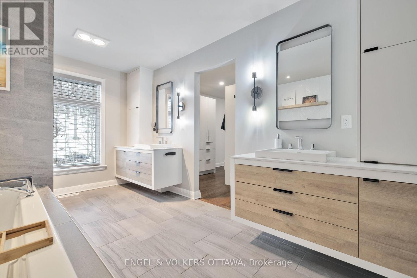 157 Avro Circle, Ottawa, ON - Indoor