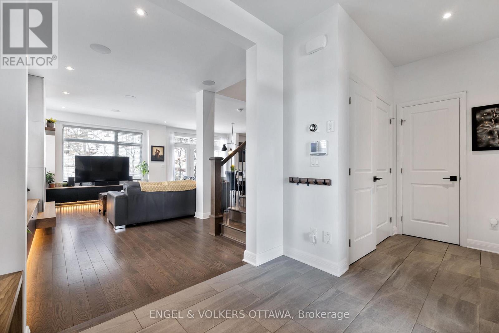 157 Avro Circle, Ottawa, ON - Indoor