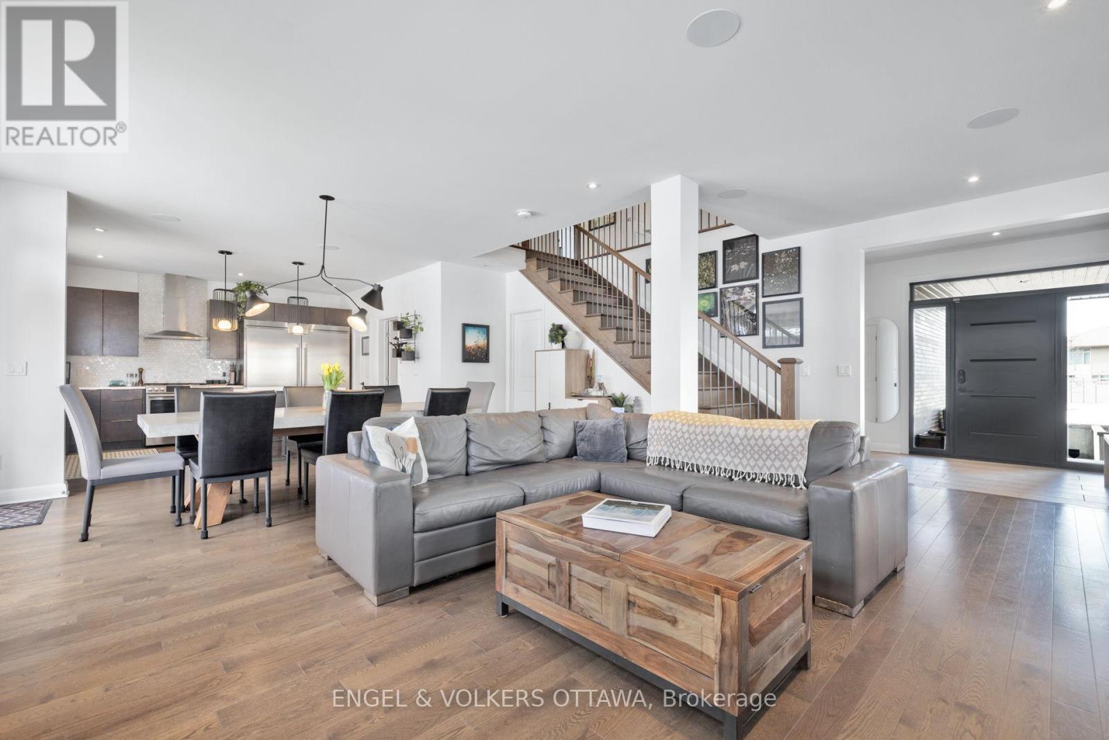 157 Avro Circle, Ottawa, ON - Indoor Photo Showing Living Room
