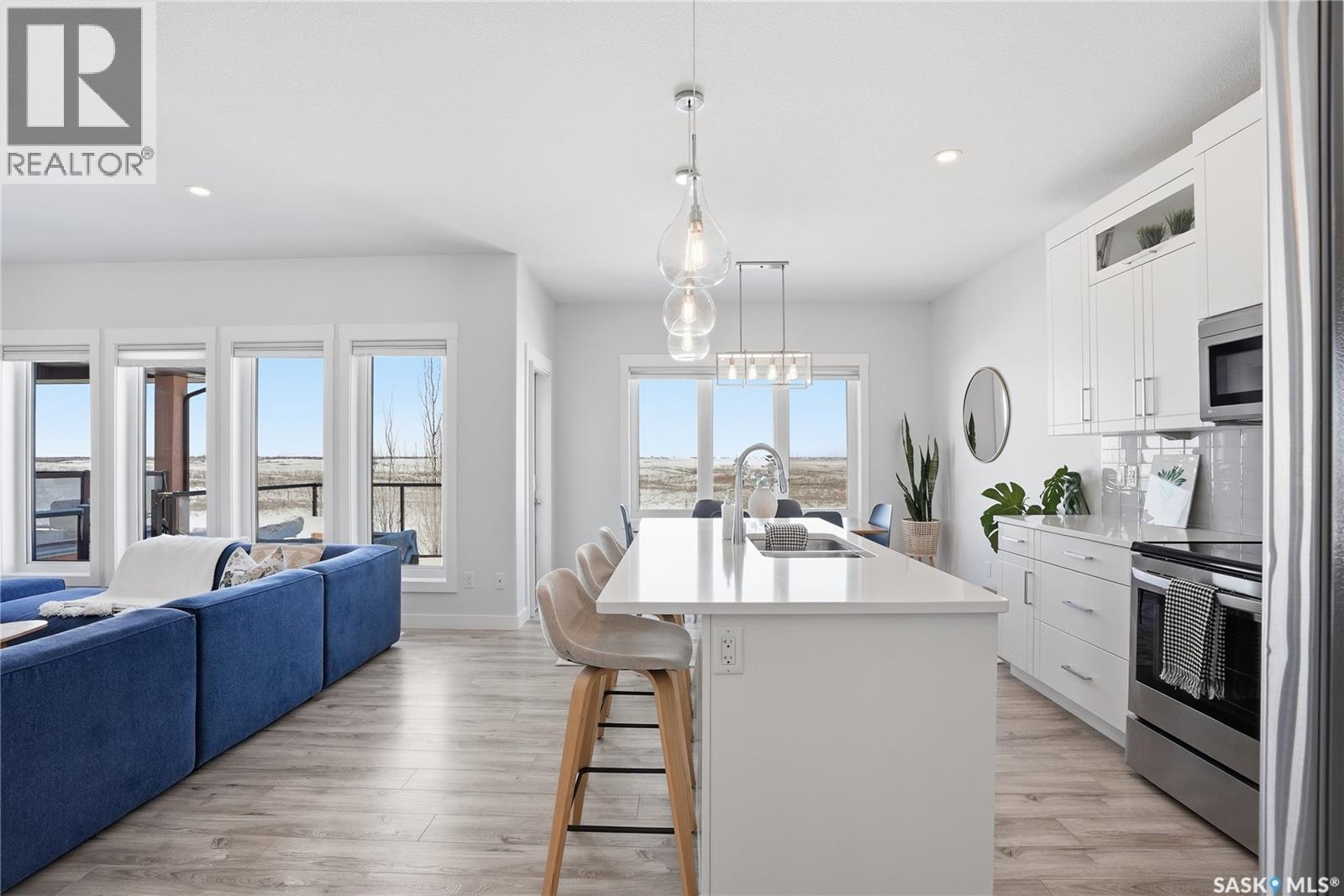 619 Fast Crescent, Saskatoon, SK - Indoor Photo Showing Kitchen With Upgraded Kitchen