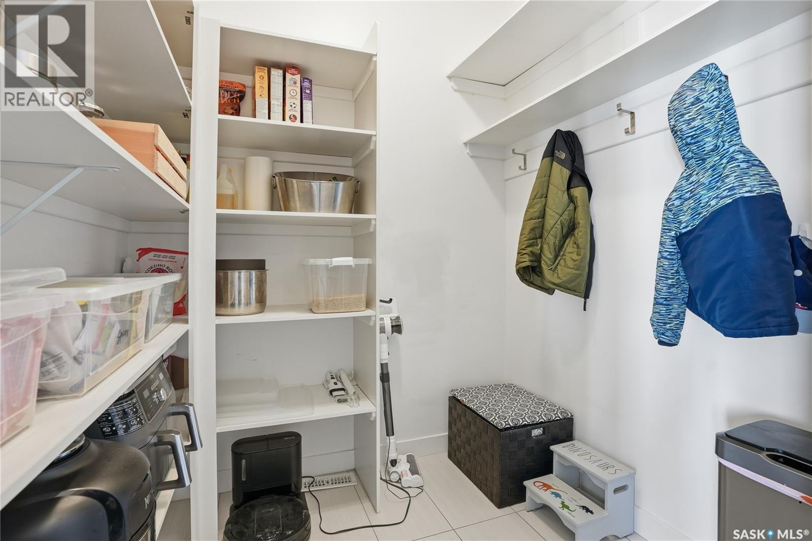 619 Fast Crescent, Saskatoon, SK - Indoor Photo Showing Laundry Room
