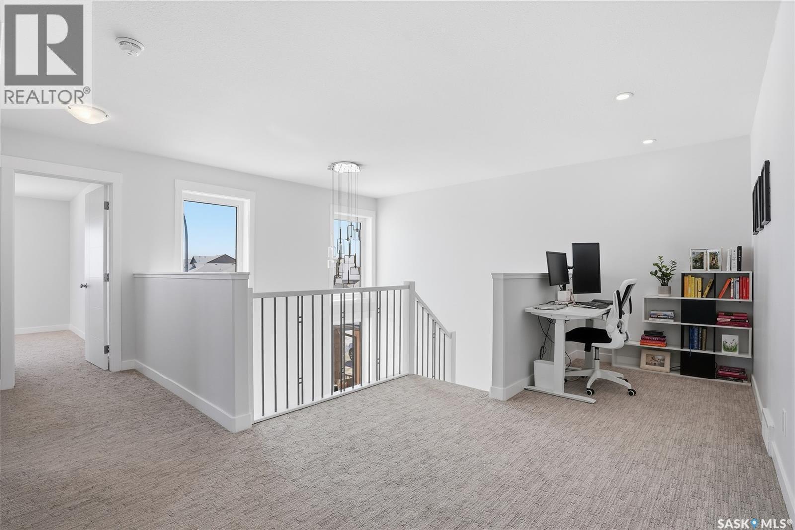 619 Fast Crescent, Saskatoon, SK - Indoor Photo Showing Office