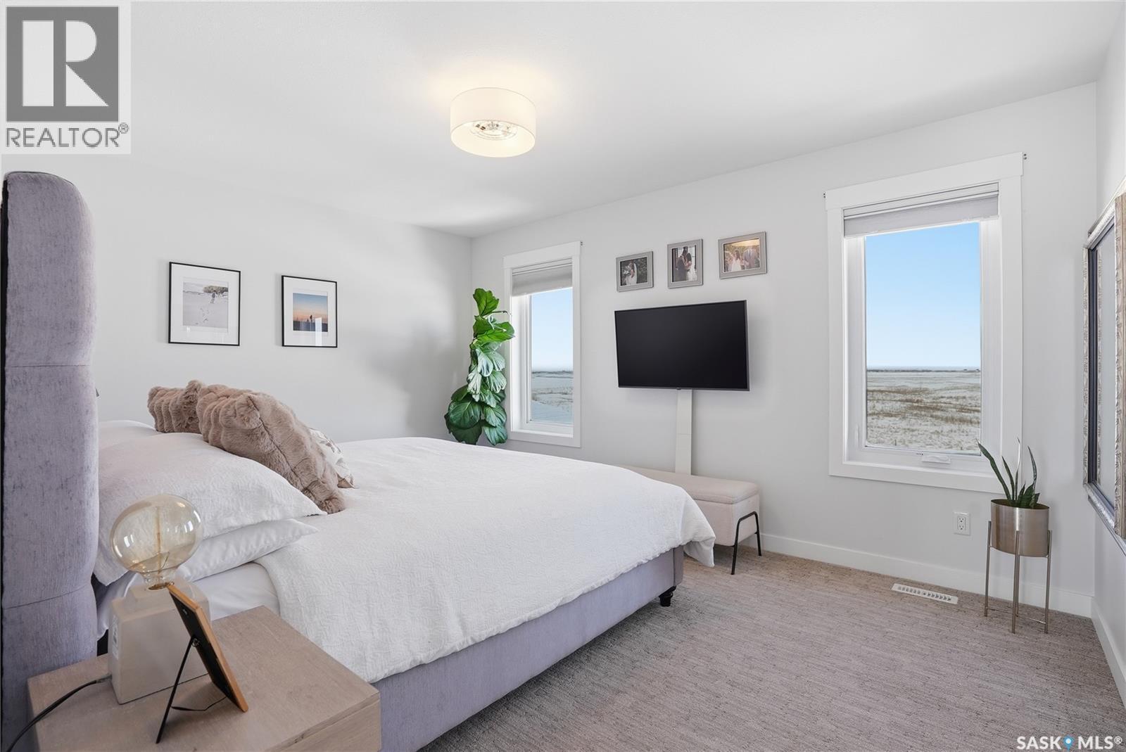 619 Fast Crescent, Saskatoon, SK - Indoor Photo Showing Bedroom