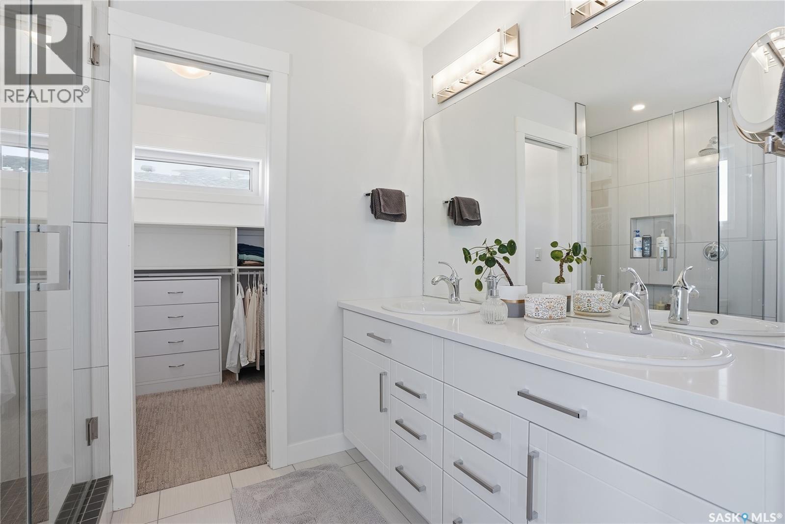 619 Fast Crescent, Saskatoon, SK - Indoor Photo Showing Bathroom