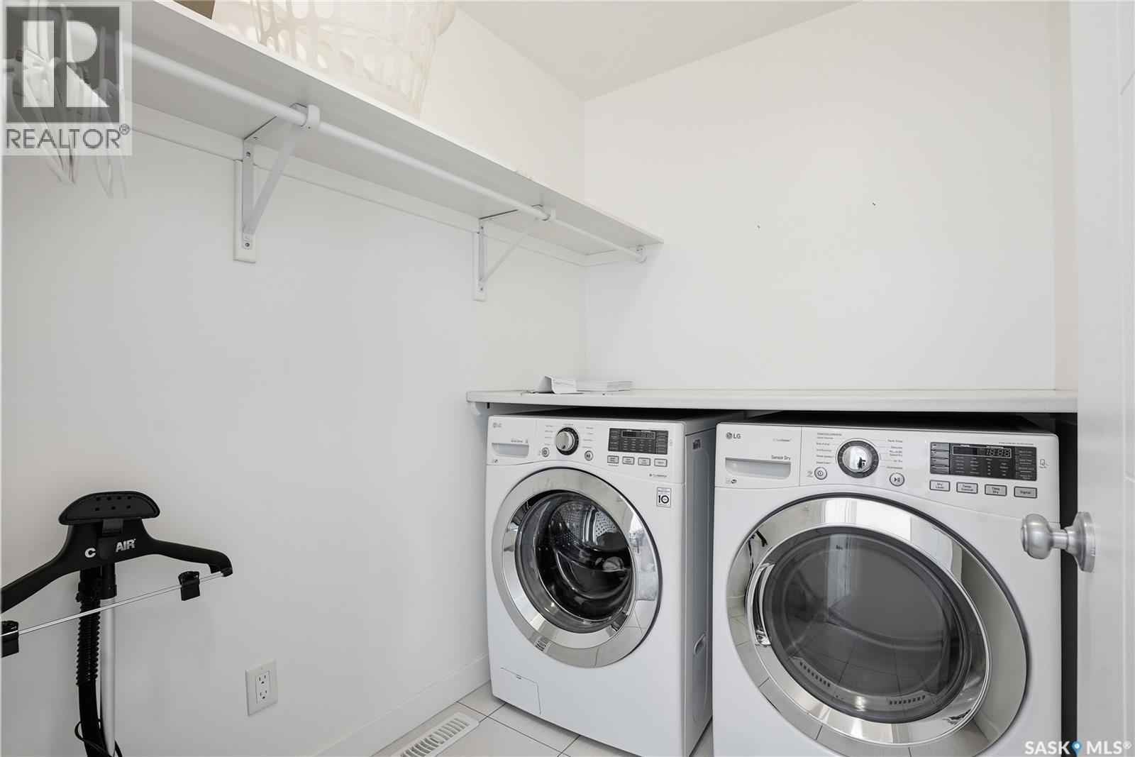 619 Fast Crescent, Saskatoon, SK - Indoor Photo Showing Laundry Room