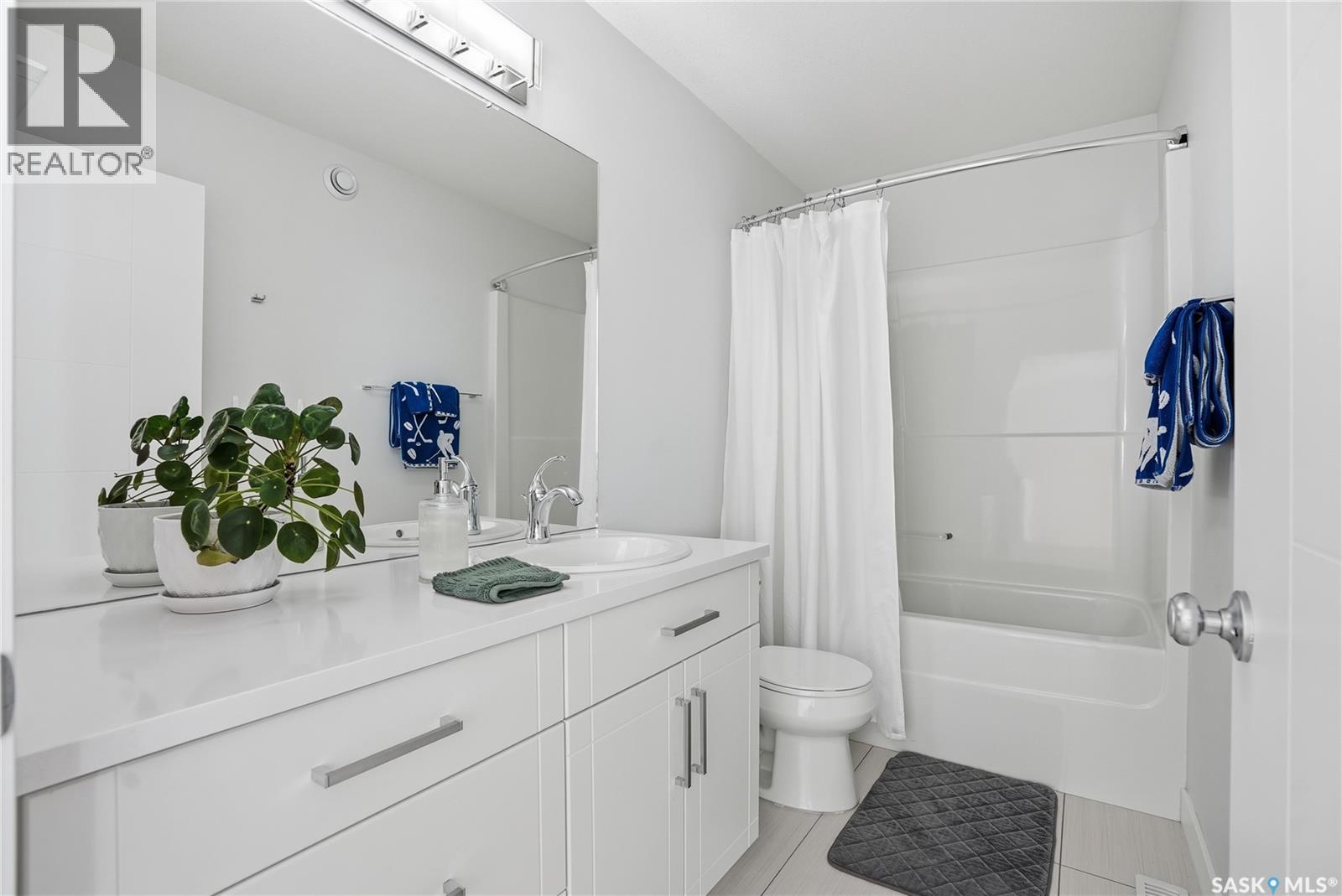 619 Fast Crescent, Saskatoon, SK - Indoor Photo Showing Bathroom