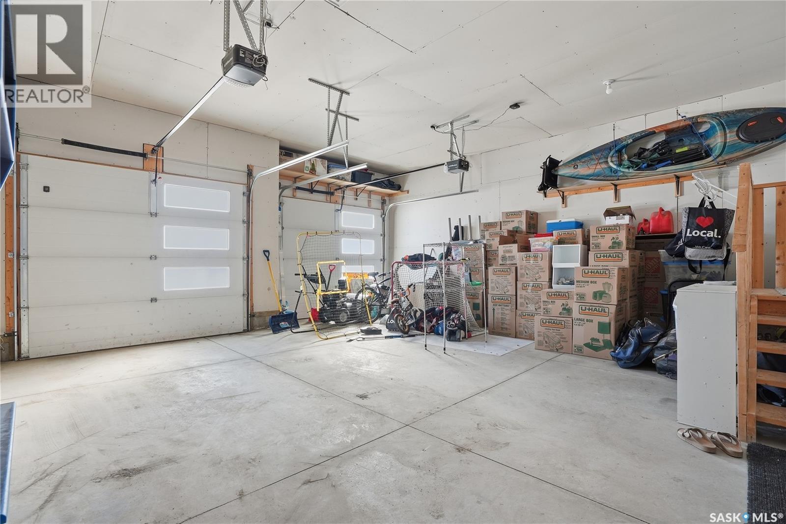 619 Fast Crescent, Saskatoon, SK - Indoor Photo Showing Garage