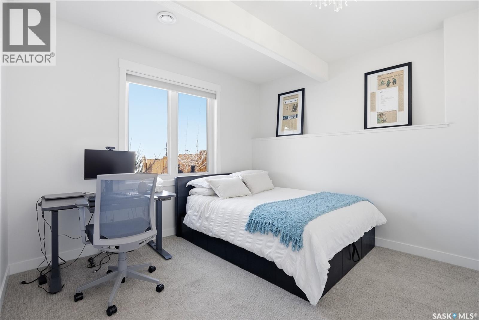 619 Fast Crescent, Saskatoon, SK - Indoor Photo Showing Bedroom