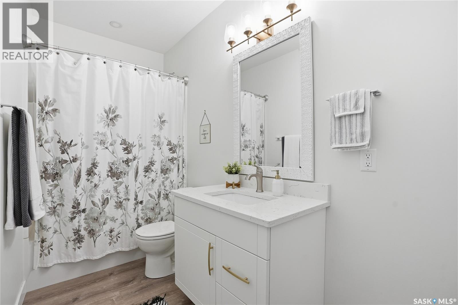 619 Fast Crescent, Saskatoon, SK - Indoor Photo Showing Bathroom