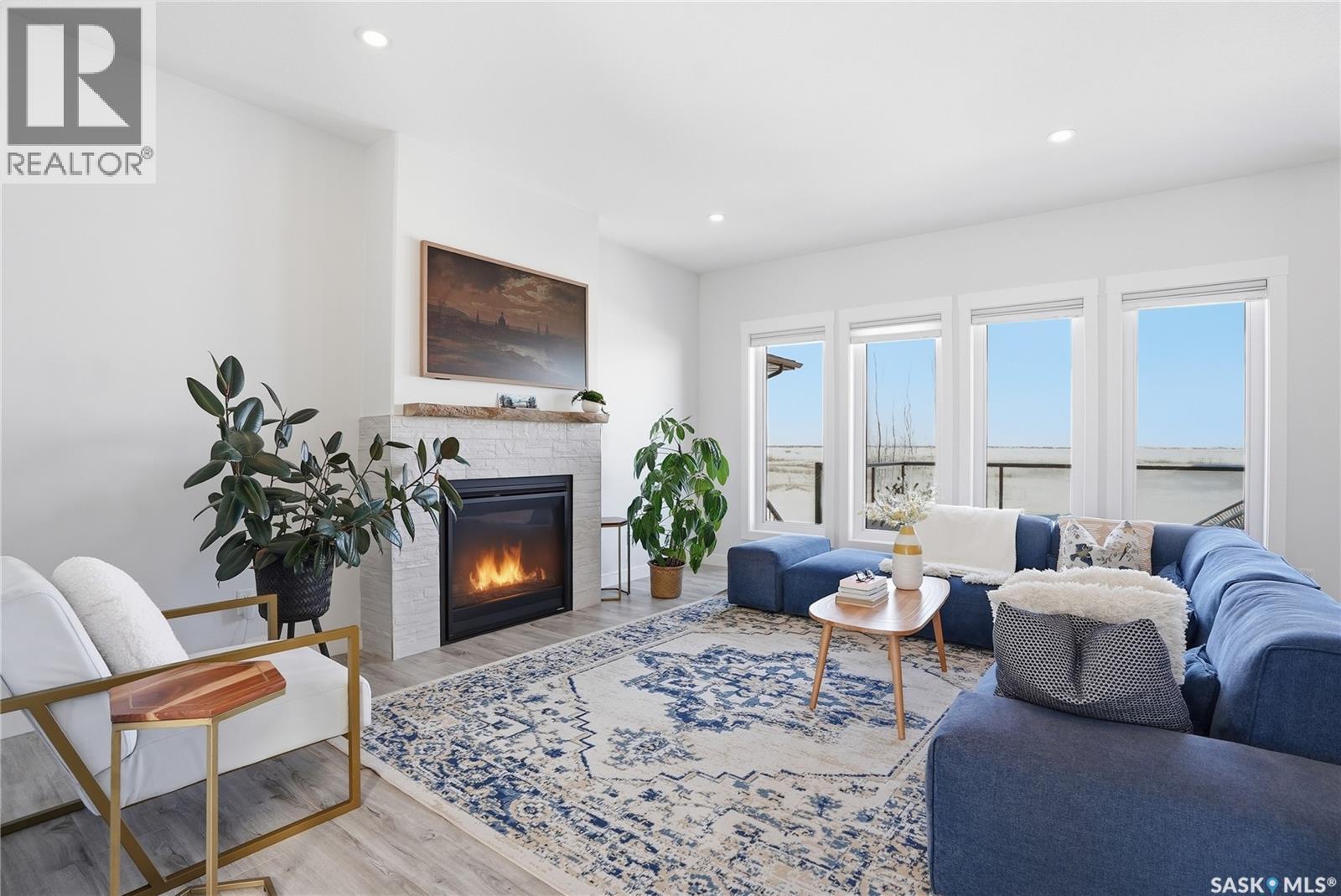 619 Fast Crescent, Saskatoon, SK - Indoor Photo Showing Living Room With Fireplace