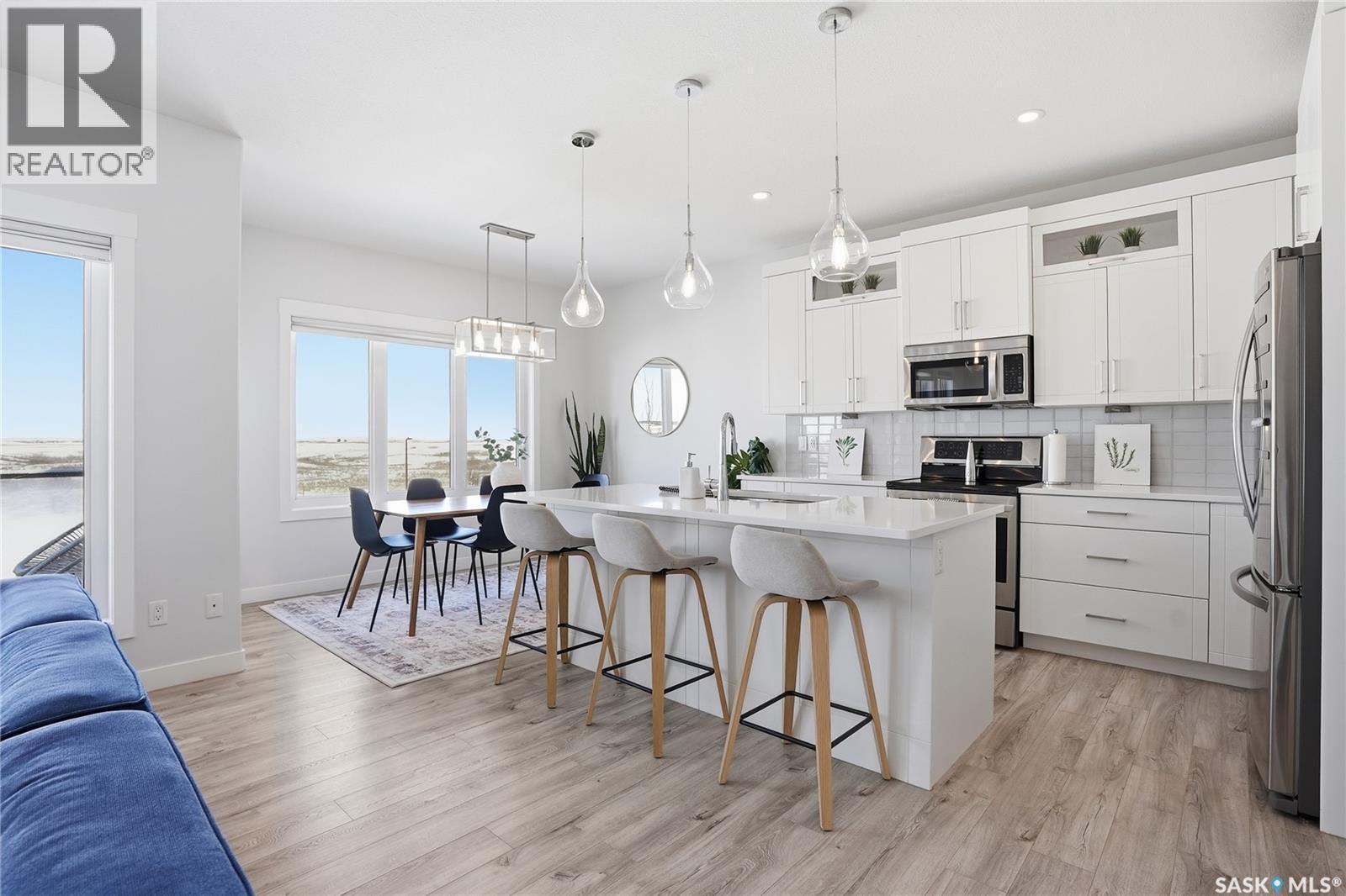 619 Fast Crescent, Saskatoon, SK - Indoor Photo Showing Kitchen With Upgraded Kitchen