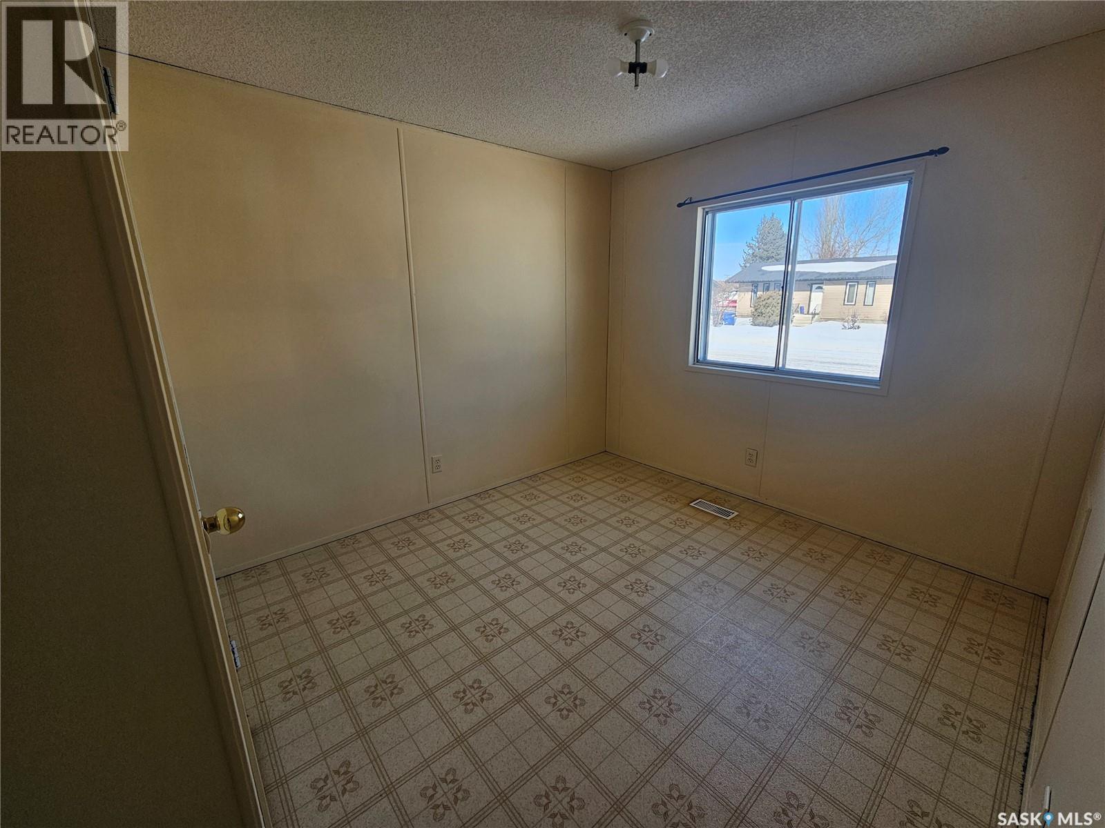 33 Stack Crescent, Meadow Lake, SK - Indoor Photo Showing Other Room