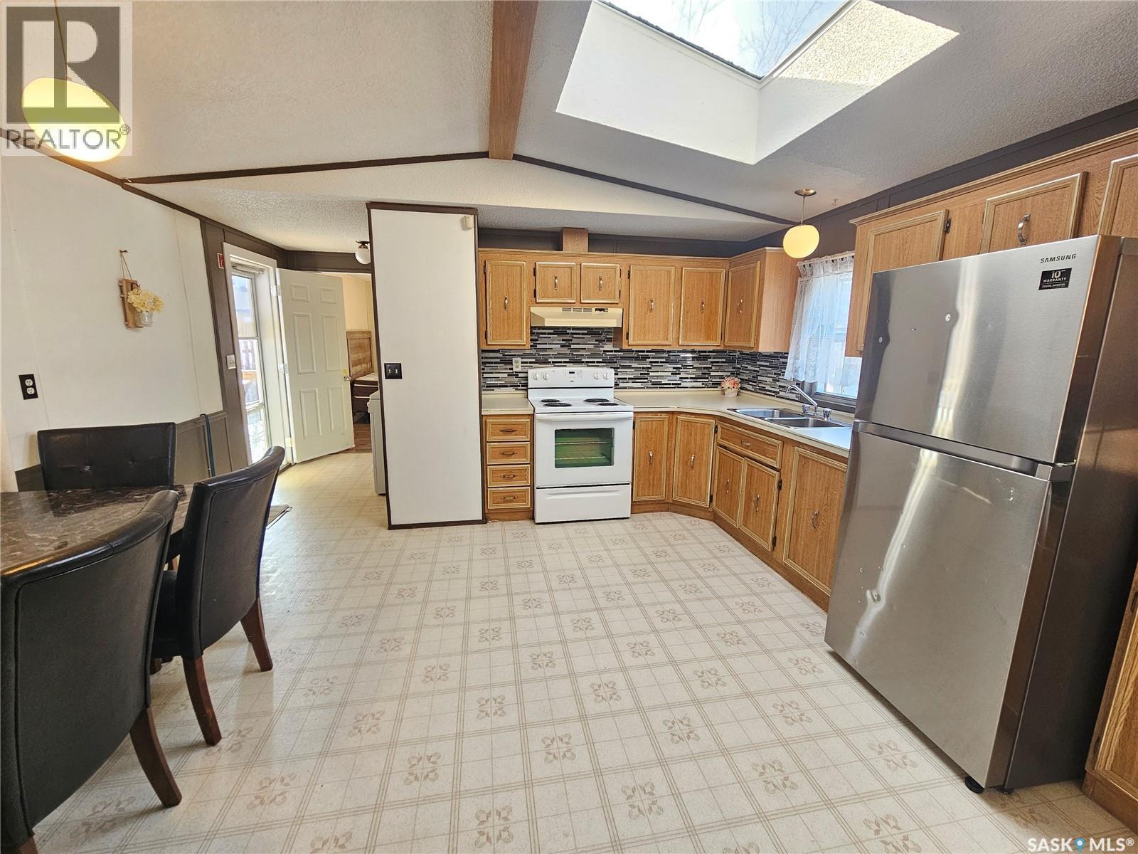 33 Stack Crescent, Meadow Lake, SK - Indoor Photo Showing Kitchen With Double Sink