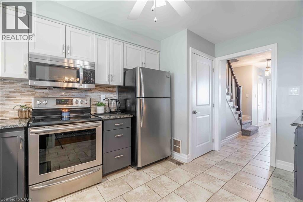 16 Clansman Crescent, Caledonia, ON - Indoor Photo Showing Kitchen