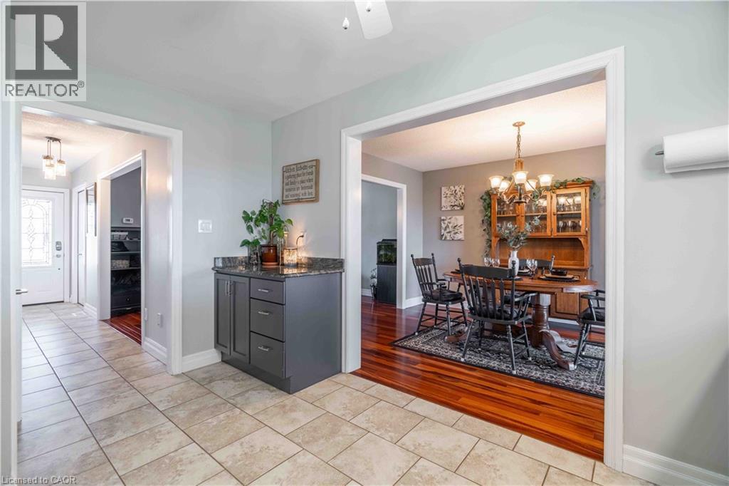 16 Clansman Crescent, Caledonia, ON - Indoor Photo Showing Other Room