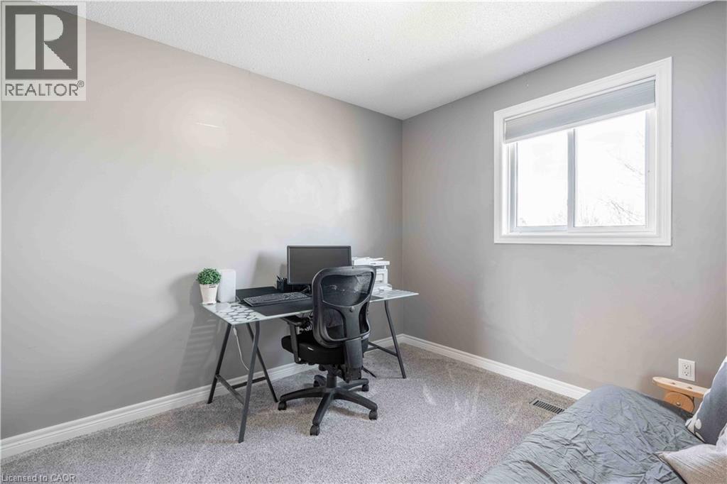 16 Clansman Crescent, Caledonia, ON - Indoor Photo Showing Other Room