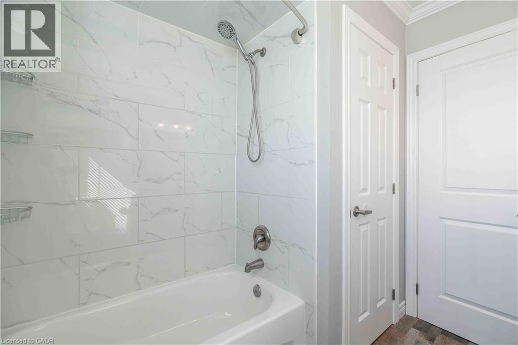 16 Clansman Crescent, Caledonia, ON - Indoor Photo Showing Bathroom