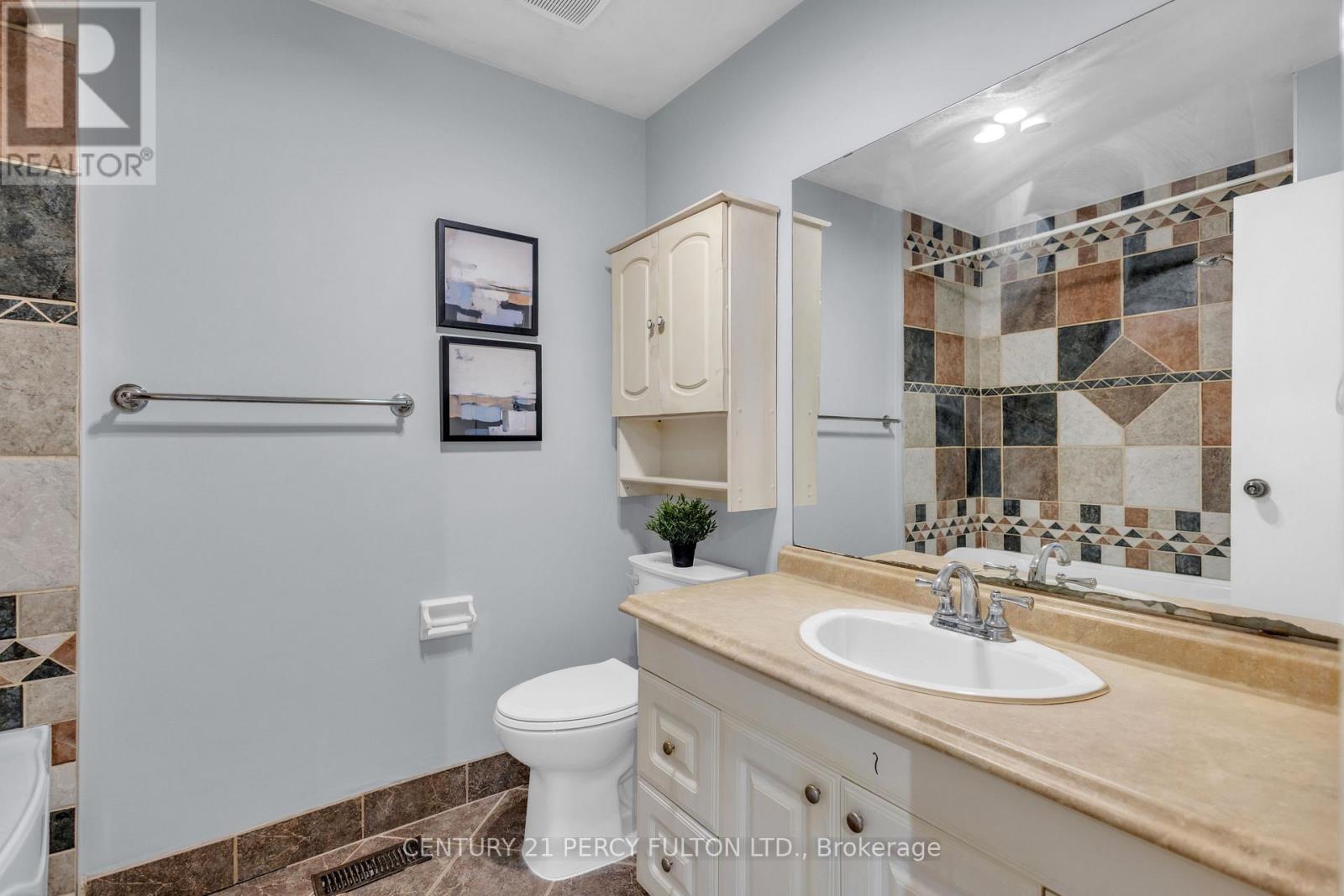 23 - 445 Pioneer Drive, Kitchener, ON - Indoor Photo Showing Bathroom