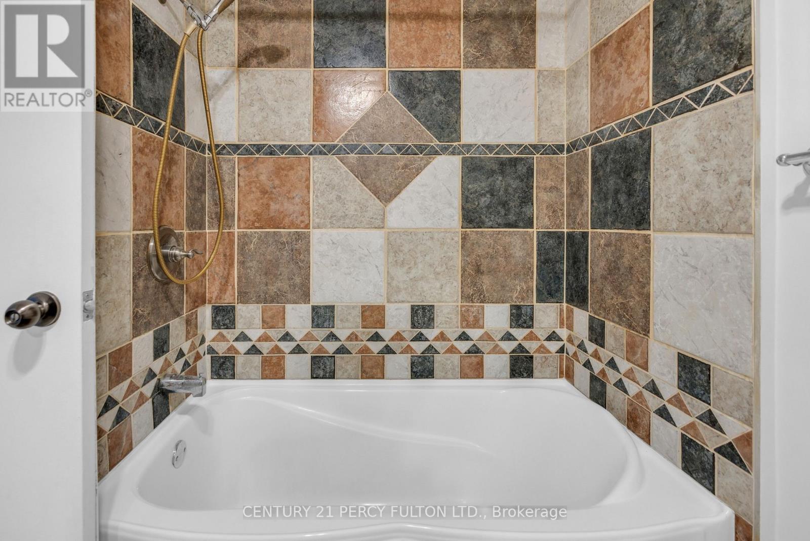 23 - 445 Pioneer Drive, Kitchener, ON - Indoor Photo Showing Bathroom