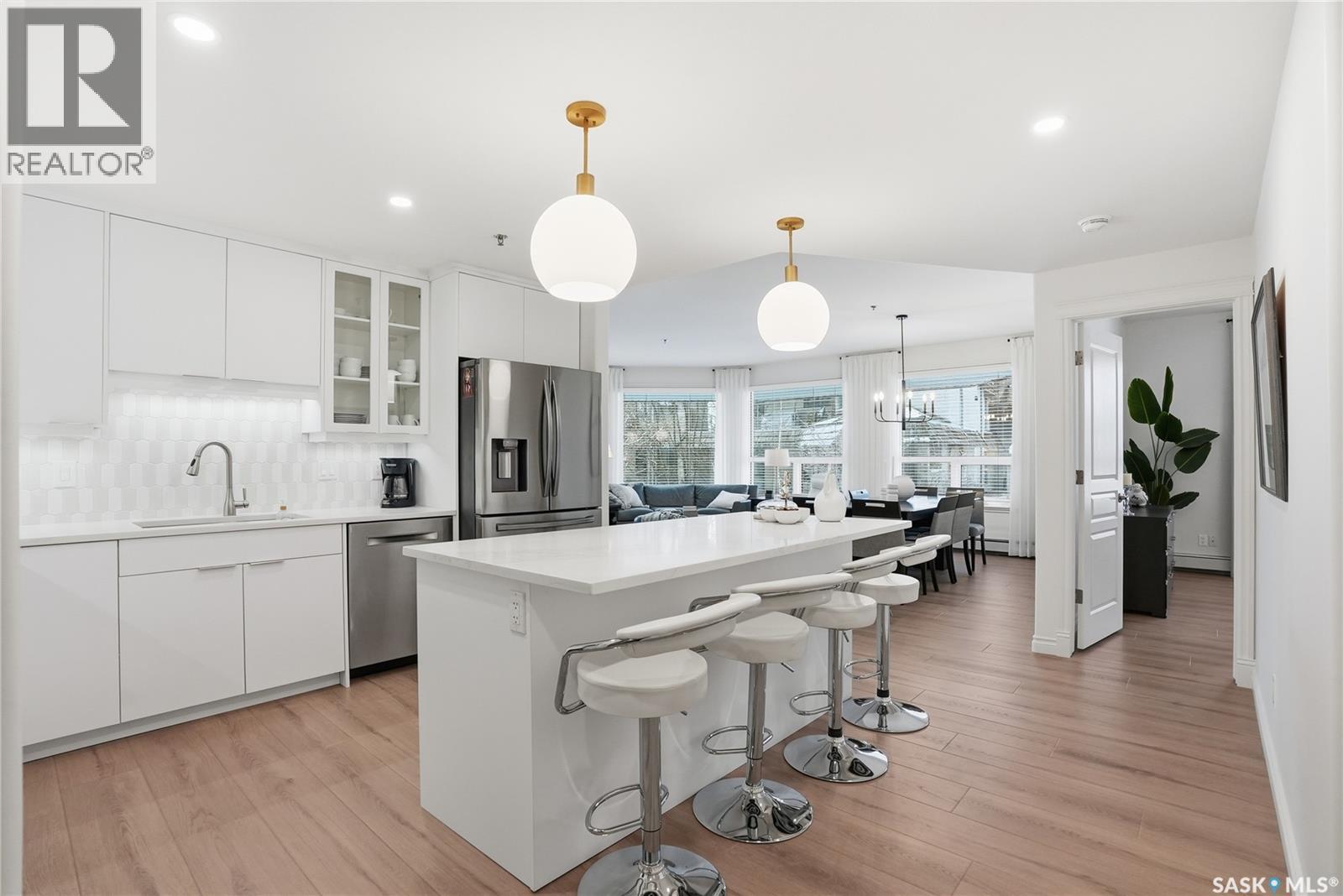 111 619 Saskatchewan Crescent W, Saskatoon, SK - Indoor Photo Showing Kitchen With Upgraded Kitchen