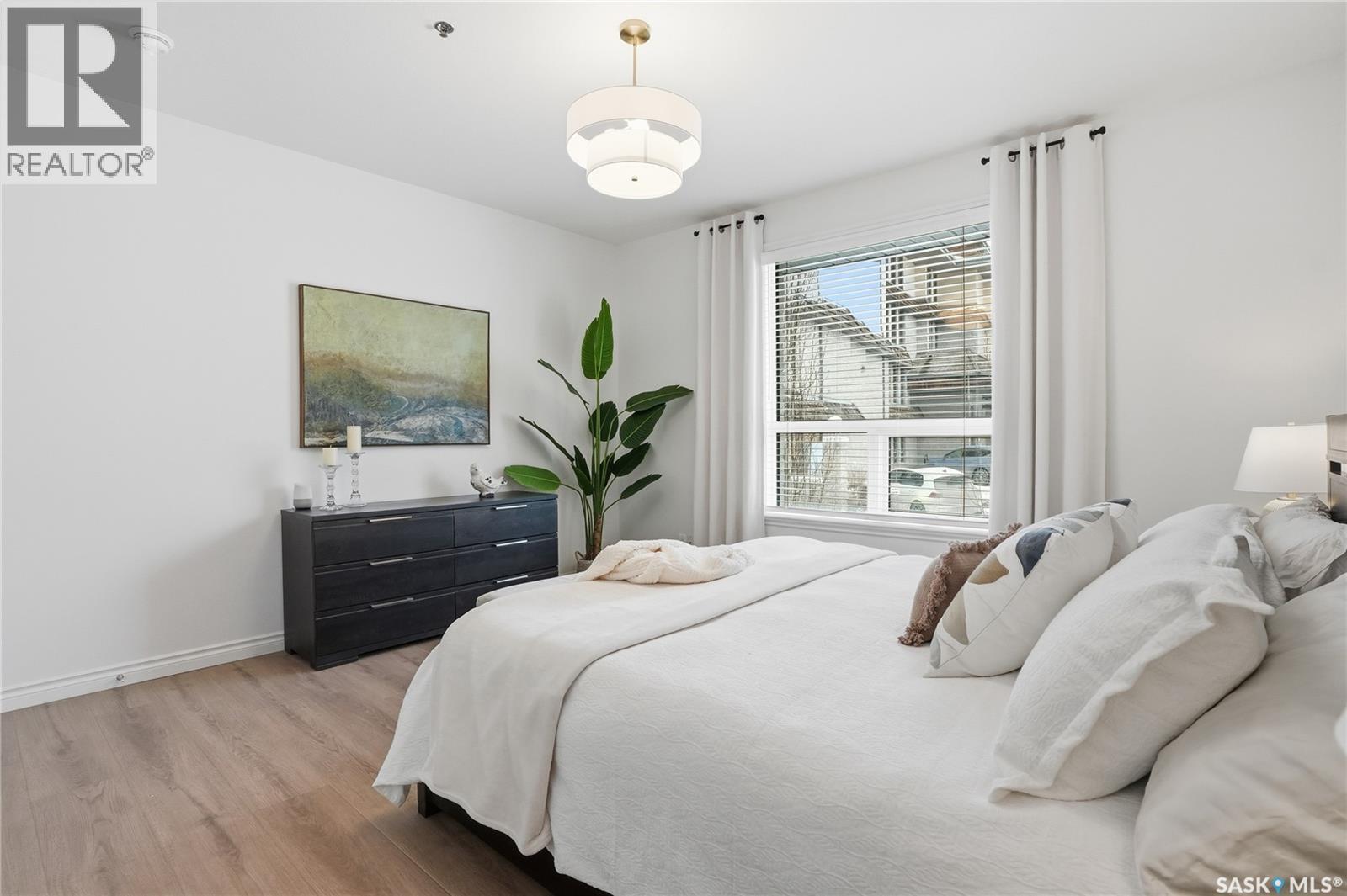 111 619 Saskatchewan Crescent W, Saskatoon, SK - Indoor Photo Showing Bedroom