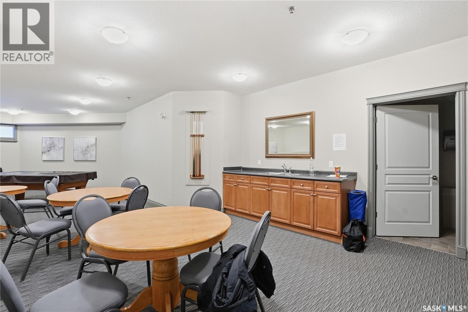 111 619 Saskatchewan Crescent W, Saskatoon, SK - Indoor Photo Showing Dining Room