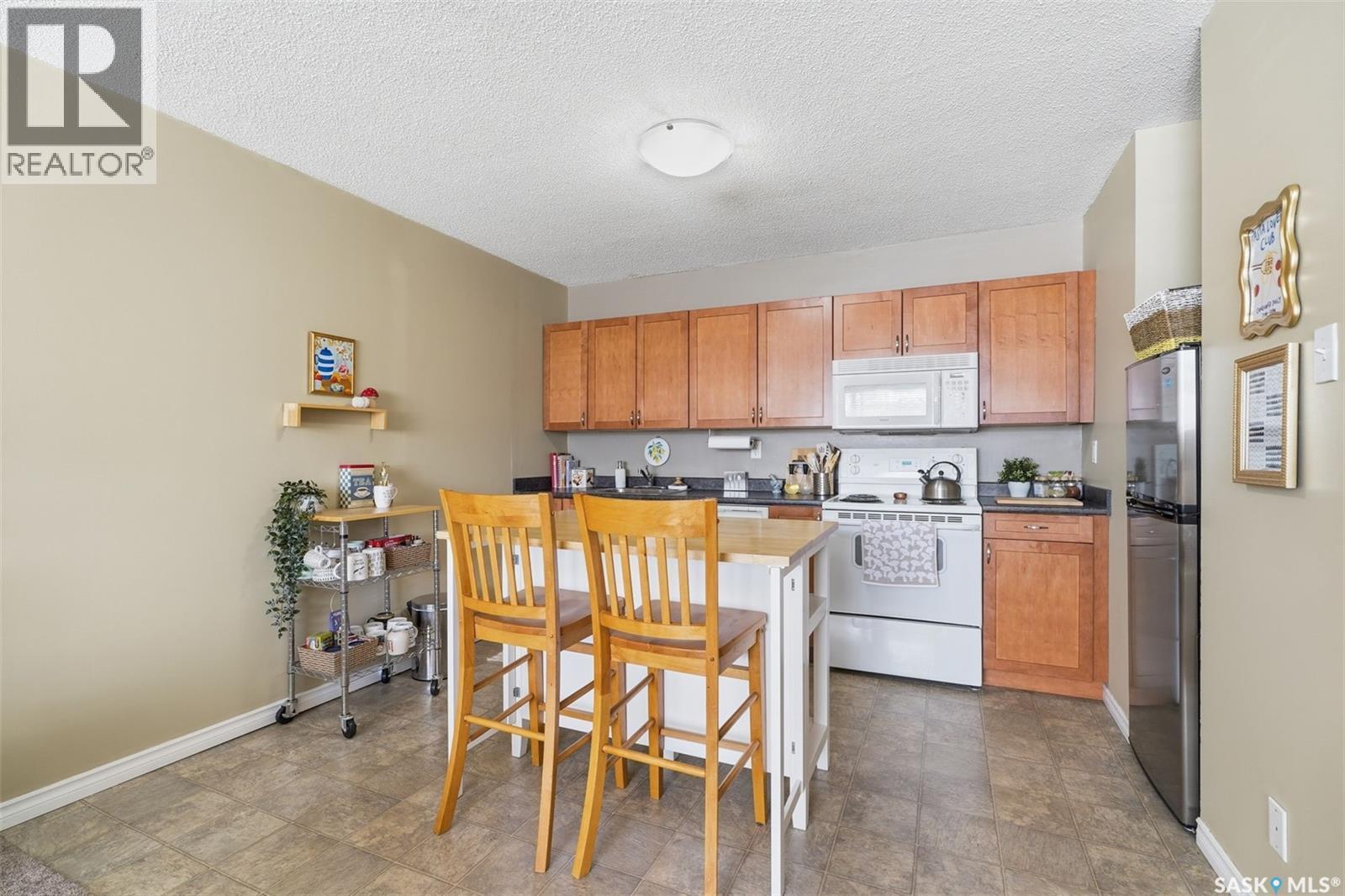 6 2 Summers Place, Saskatoon, SK - Indoor Photo Showing Kitchen