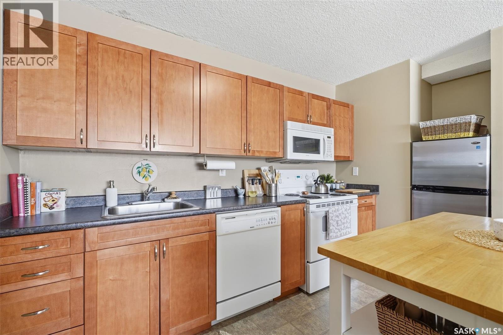 6 2 Summers Place, Saskatoon, SK - Indoor Photo Showing Kitchen