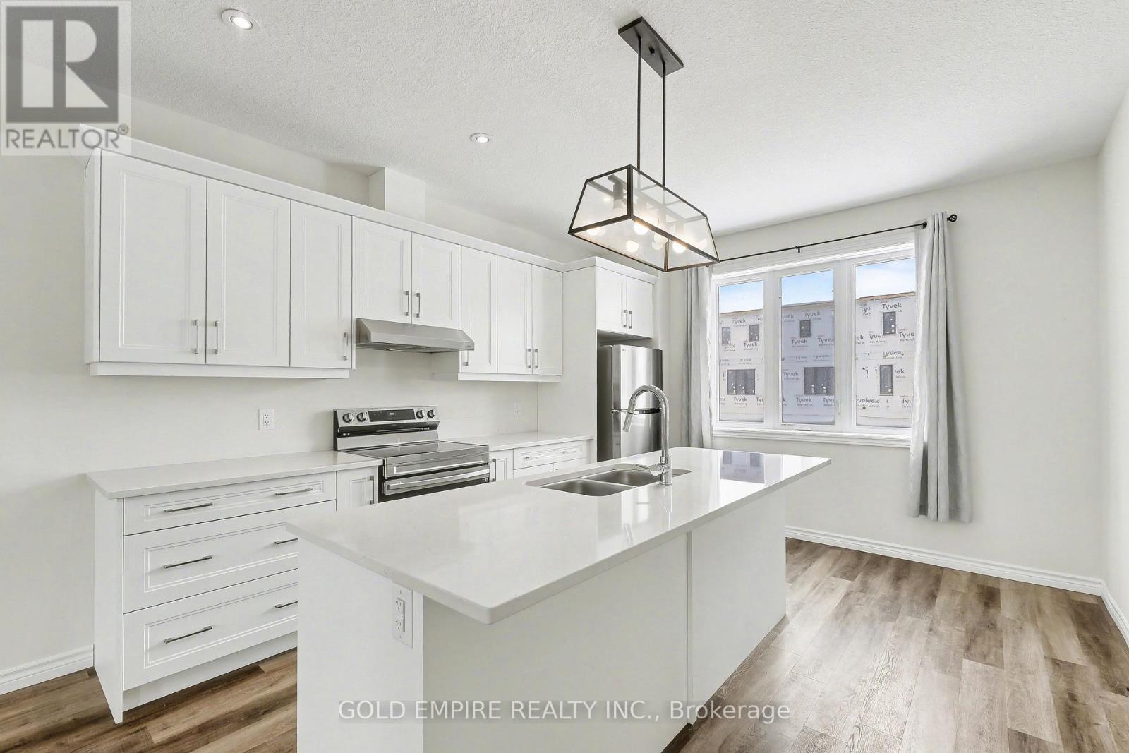 373 Callaway Road, London North (North R), ON - Indoor Photo Showing Kitchen With Stainless Steel Kitchen With Double Sink With Upgraded Kitchen