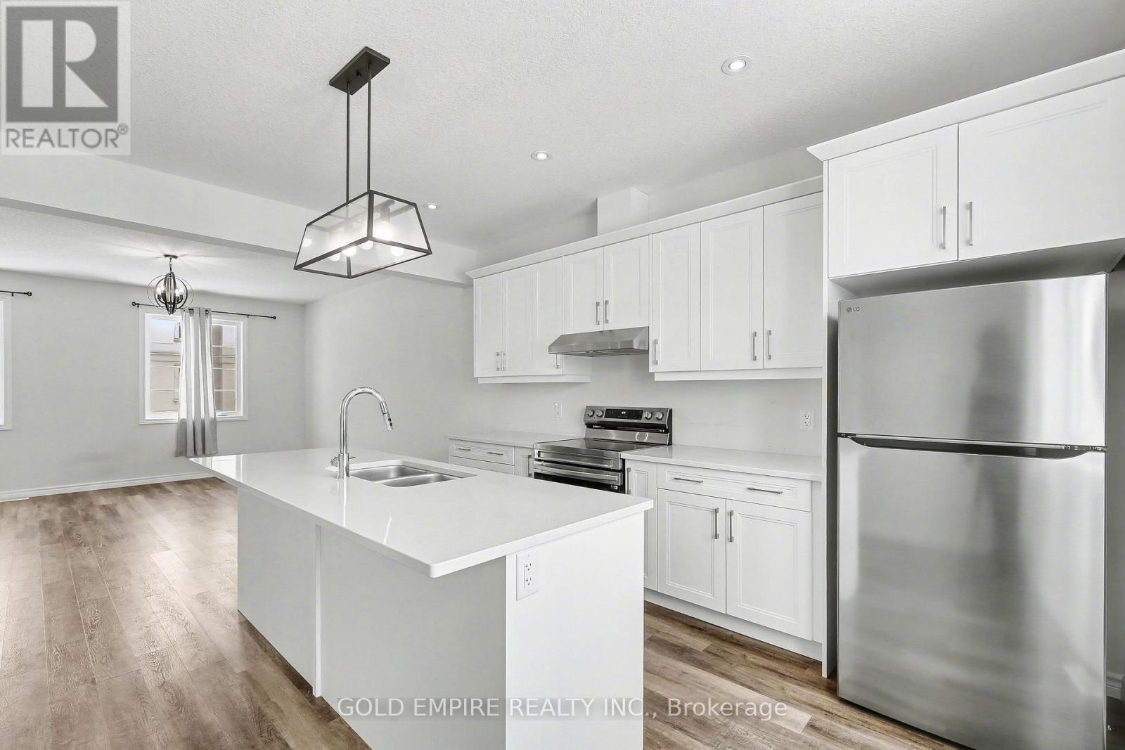 373 Callaway Road, London North (North R), ON - Indoor Photo Showing Kitchen With Stainless Steel Kitchen With Double Sink With Upgraded Kitchen