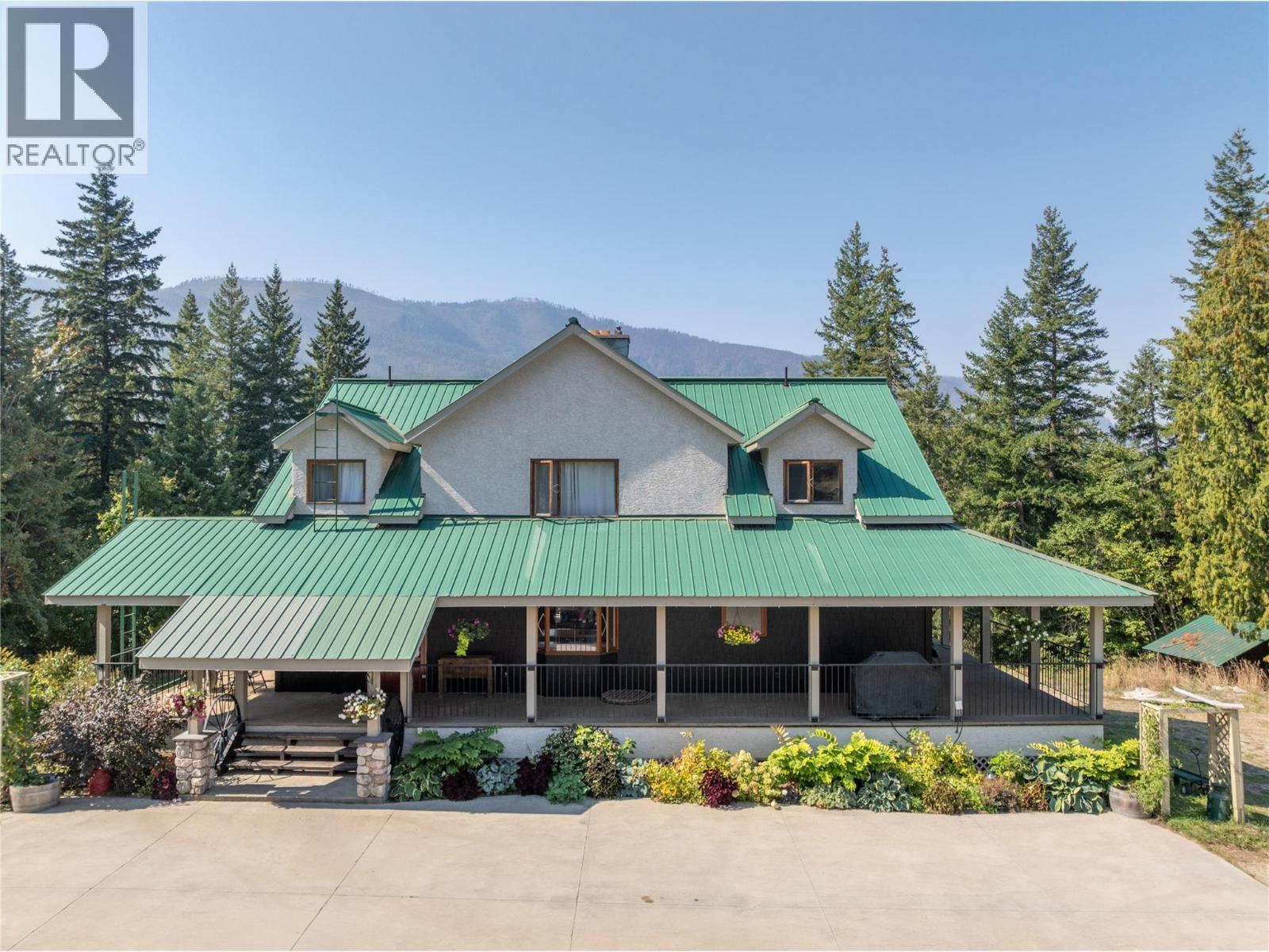 1403 Notch Hill Road, Sorrento, BC - Outdoor