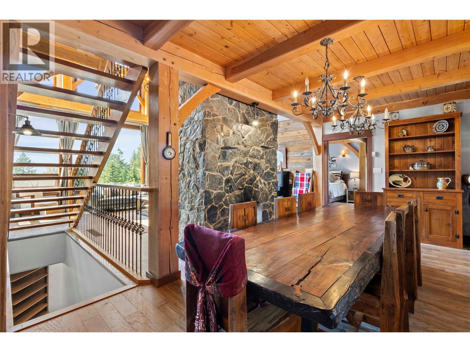 Foyer looking to Great Room - 1403 Notch Hill Road, Sorrento, BC - Indoor Photo Showing Dining Room