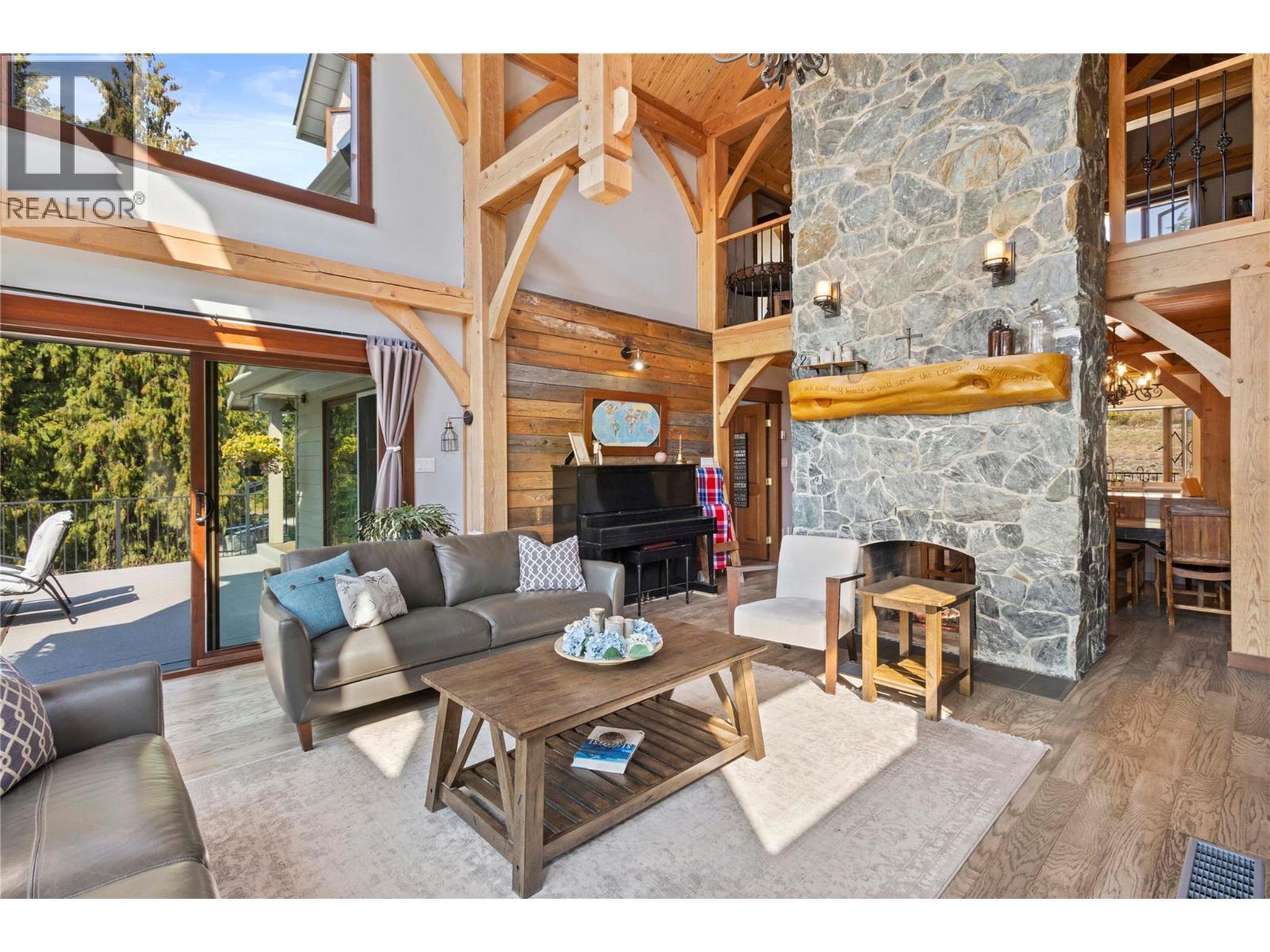 1403 Notch Hill Road, Sorrento, BC - Indoor Photo Showing Living Room With Fireplace