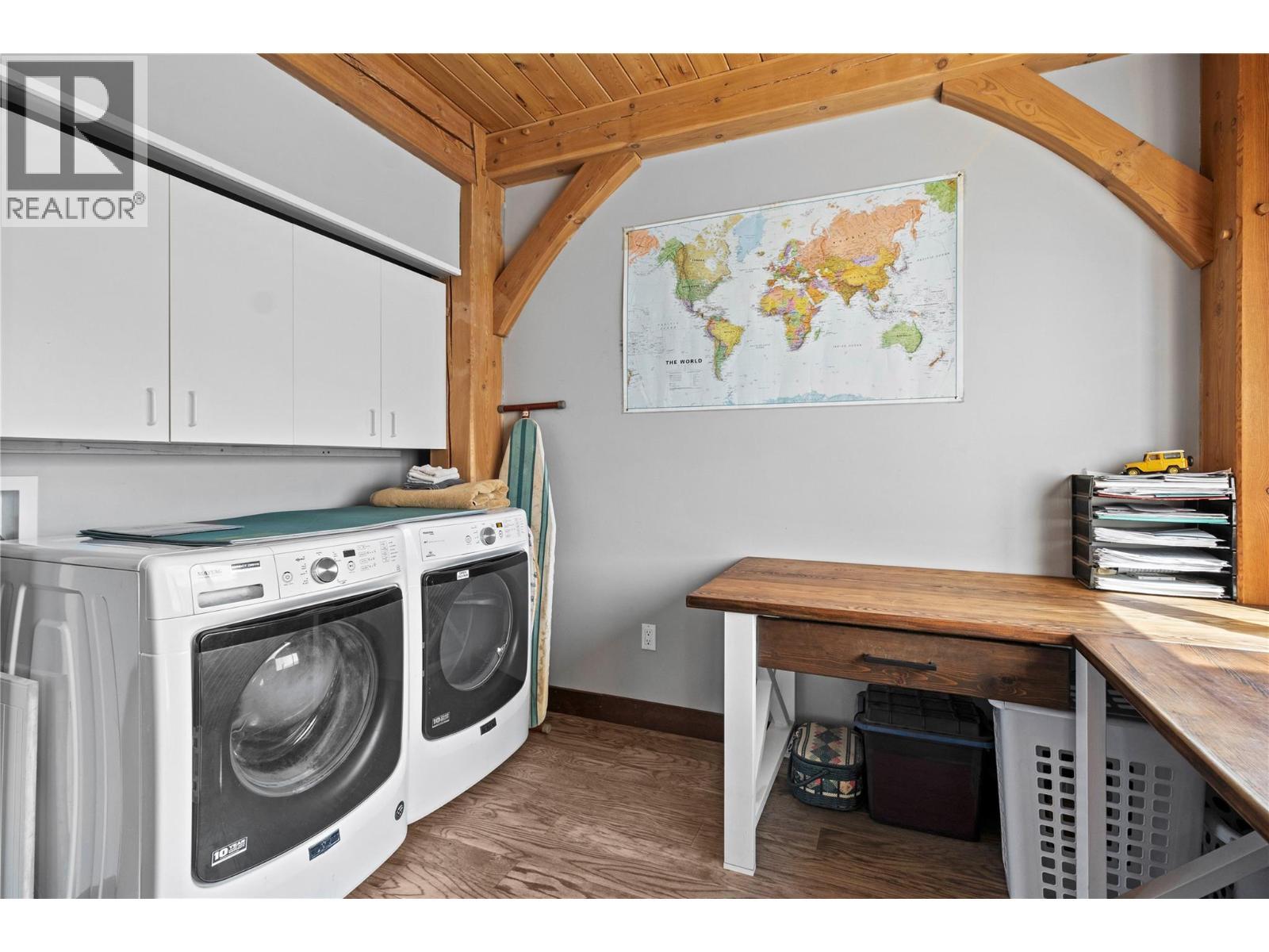 Main floor Laundry - 1403 Notch Hill Road, Sorrento, BC - Indoor Photo Showing Laundry Room