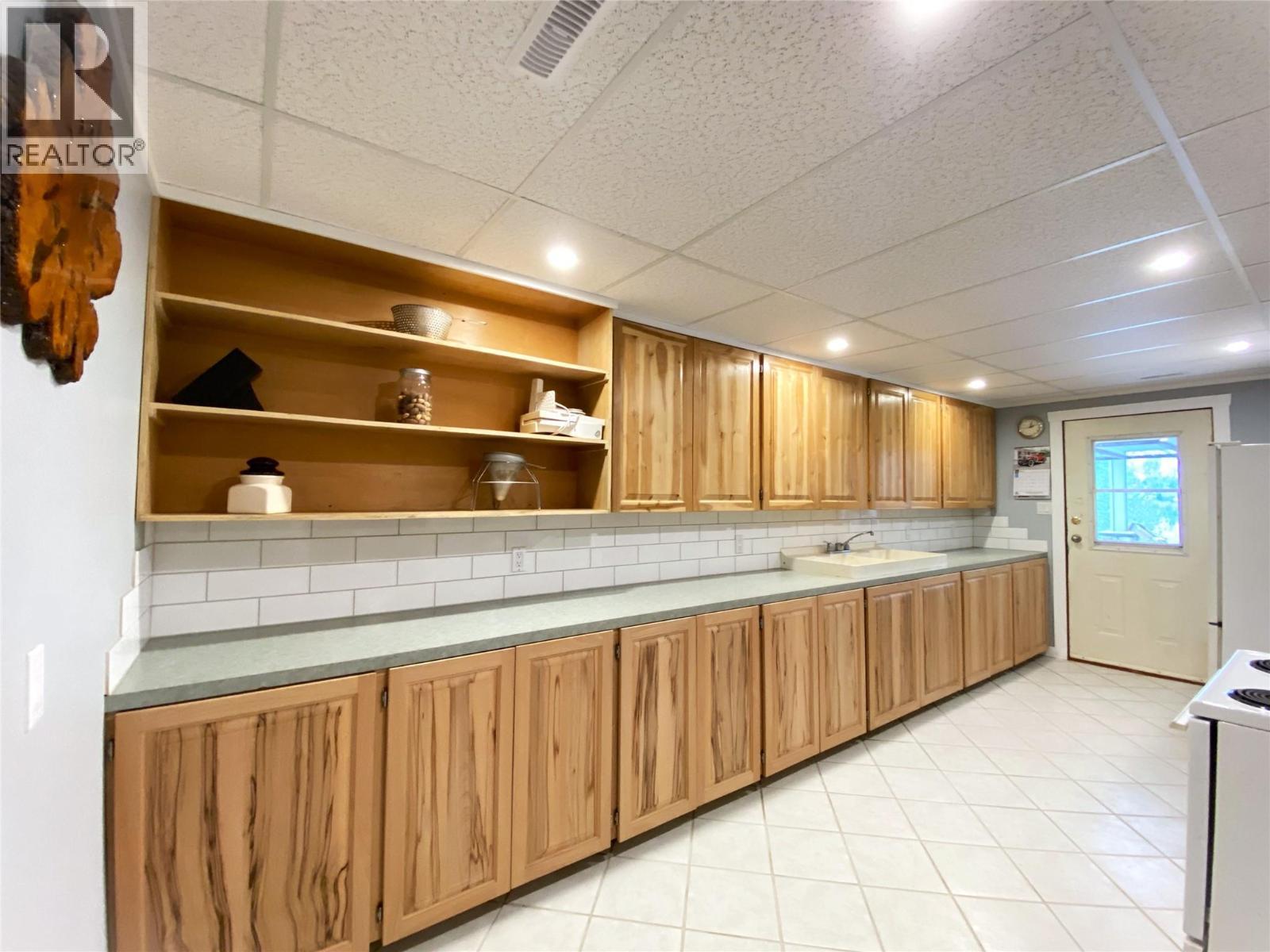 2nd Kitchen on lower level - 1403 Notch Hill Road, Sorrento, BC - Indoor