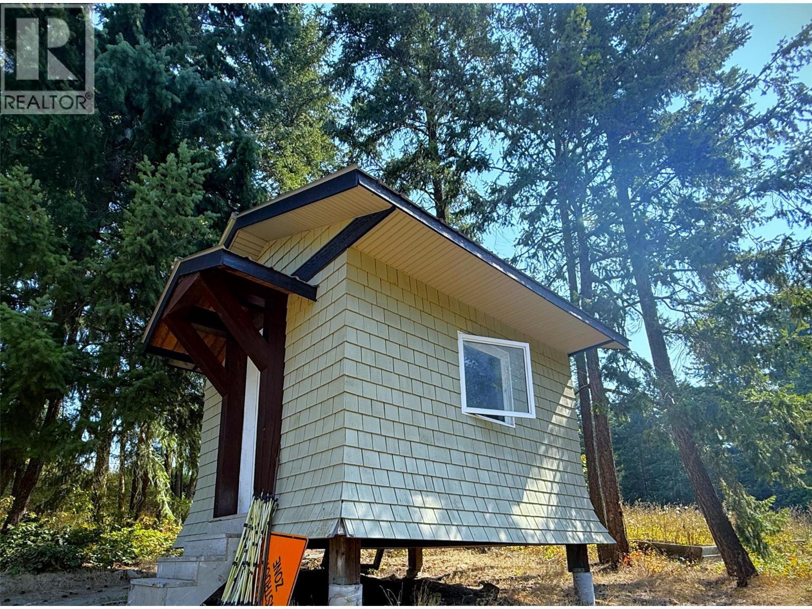 Bunkhouse side view - 1403 Notch Hill Road, Sorrento, BC - Outdoor