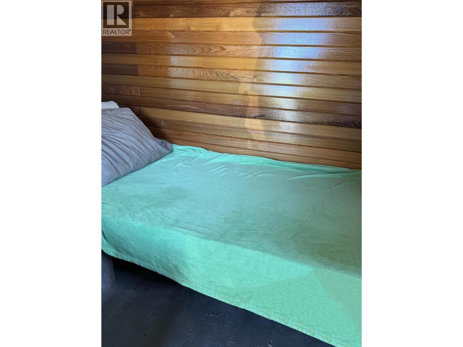 Bunkhouse interior - 1403 Notch Hill Road, Sorrento, BC -