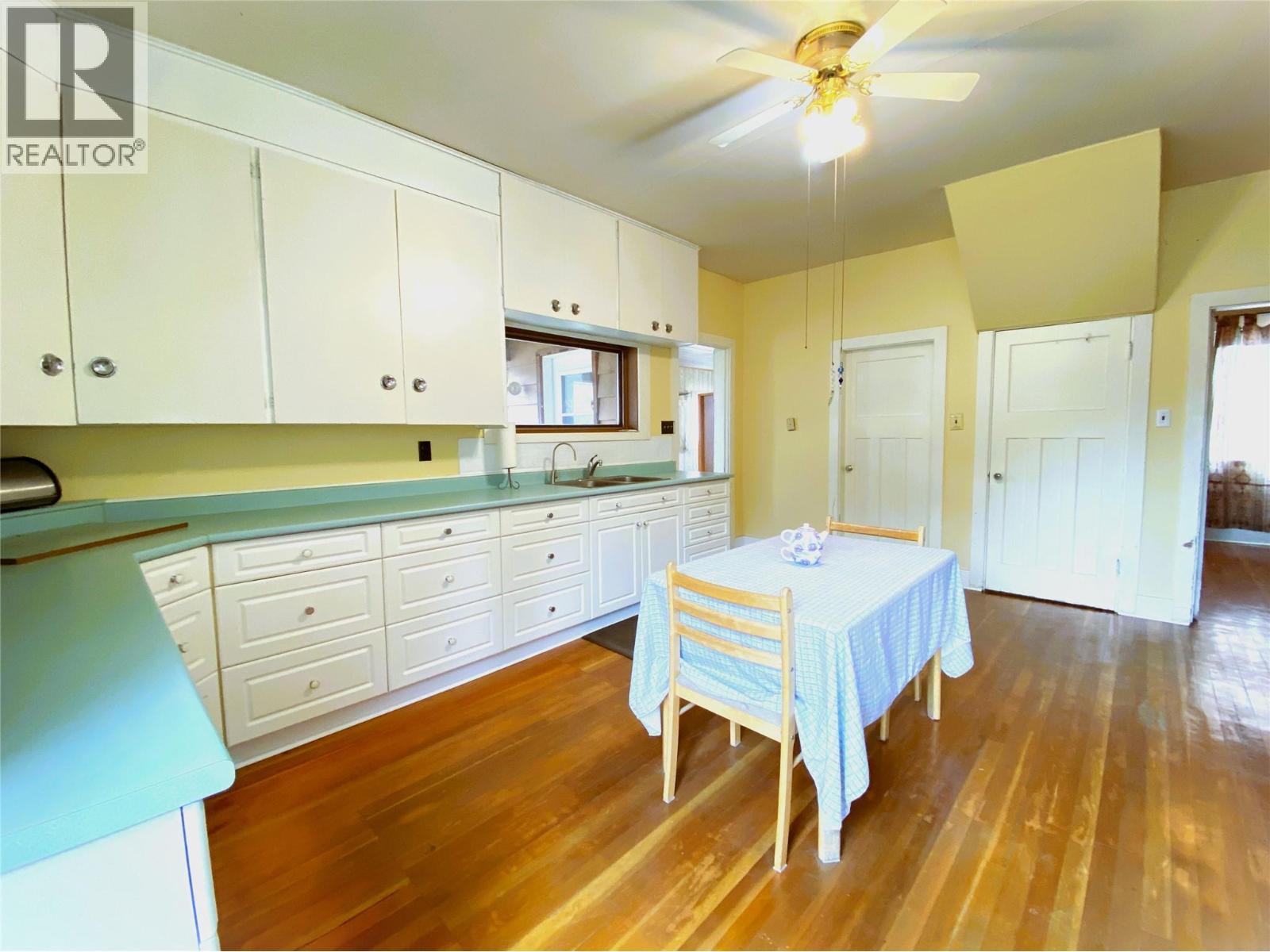 Kitchen - reverse view - 1403 Notch Hill Road, Sorrento, BC - Indoor